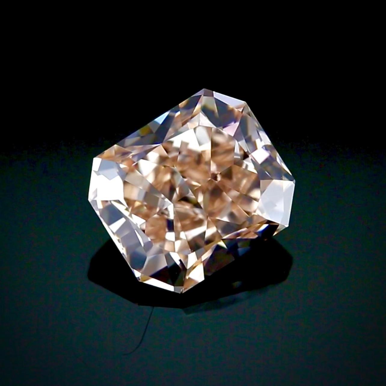 3,25 Karat Diamant im Radiant-Schliff, braun-rosa, Reinheit VS2 - GIA zertifiziert im Angebot 1