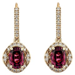 Sunita Nahata, boucles d'oreilles pendantes en rhodolite de 3,25 carats en 18 carats avec diamant blanc