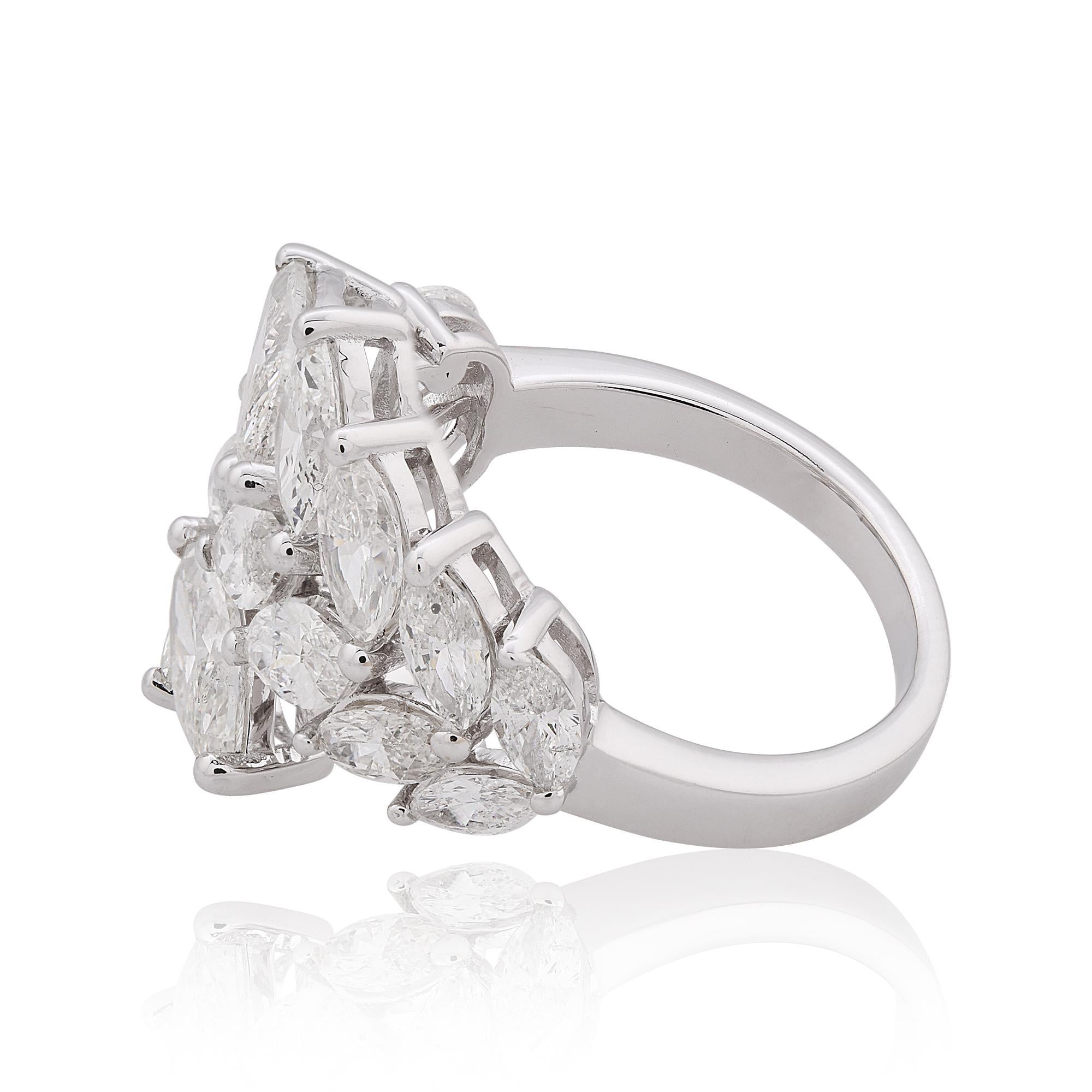 Dieser exquisite 3,25 Karat Marquise Diamond Wrap Ring ist ein Beweis für zeitlose Eleganz und raffinierte Raffinesse. Dieser aus glänzendem 18-karätigem Weißgold gefertigte Ring besticht durch seine atemberaubende Brillanz und seine anmutige