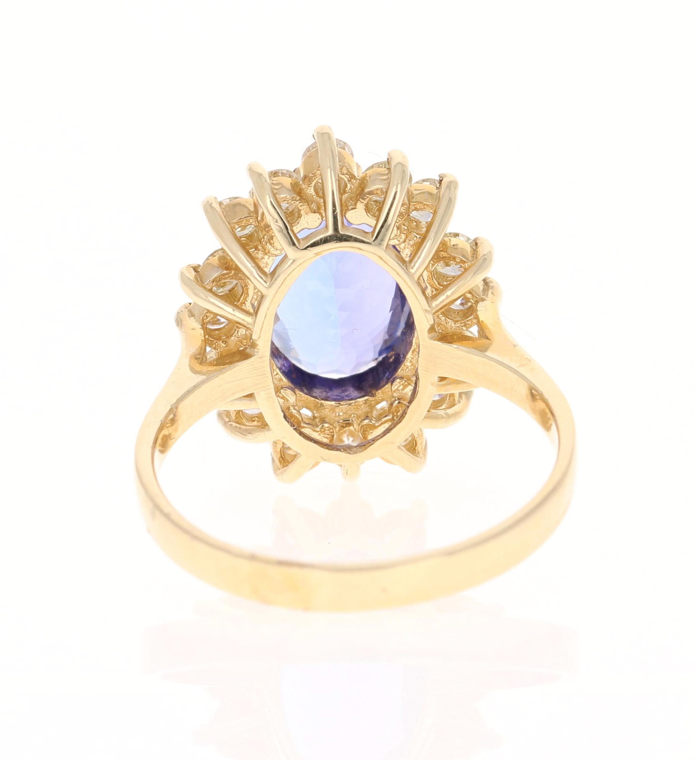 Taille ovale Bague de fiançailles en or jaune 14 carats avec tanzanite de 3,25 carats et diamants en vente