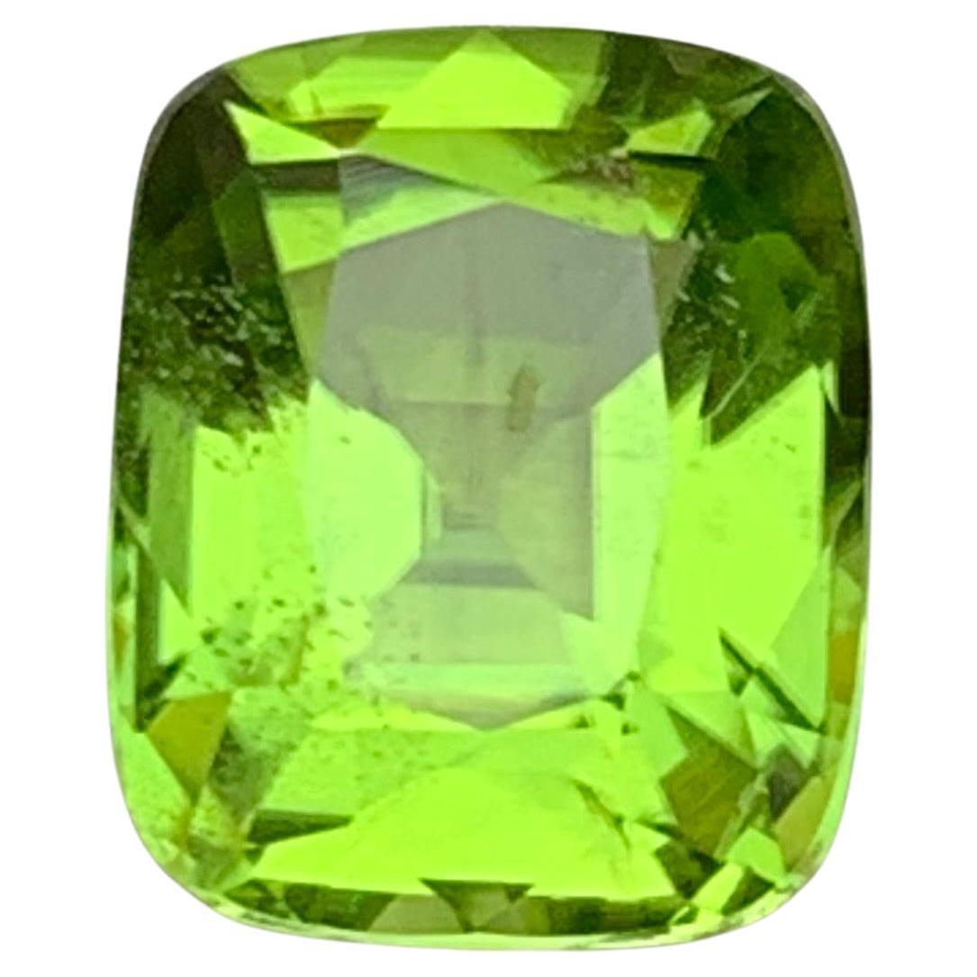 3.25 Karat Lebendiges Grün Natürlicher Peridot Cushion-Schliff Loser Edelstein aus Pakistan