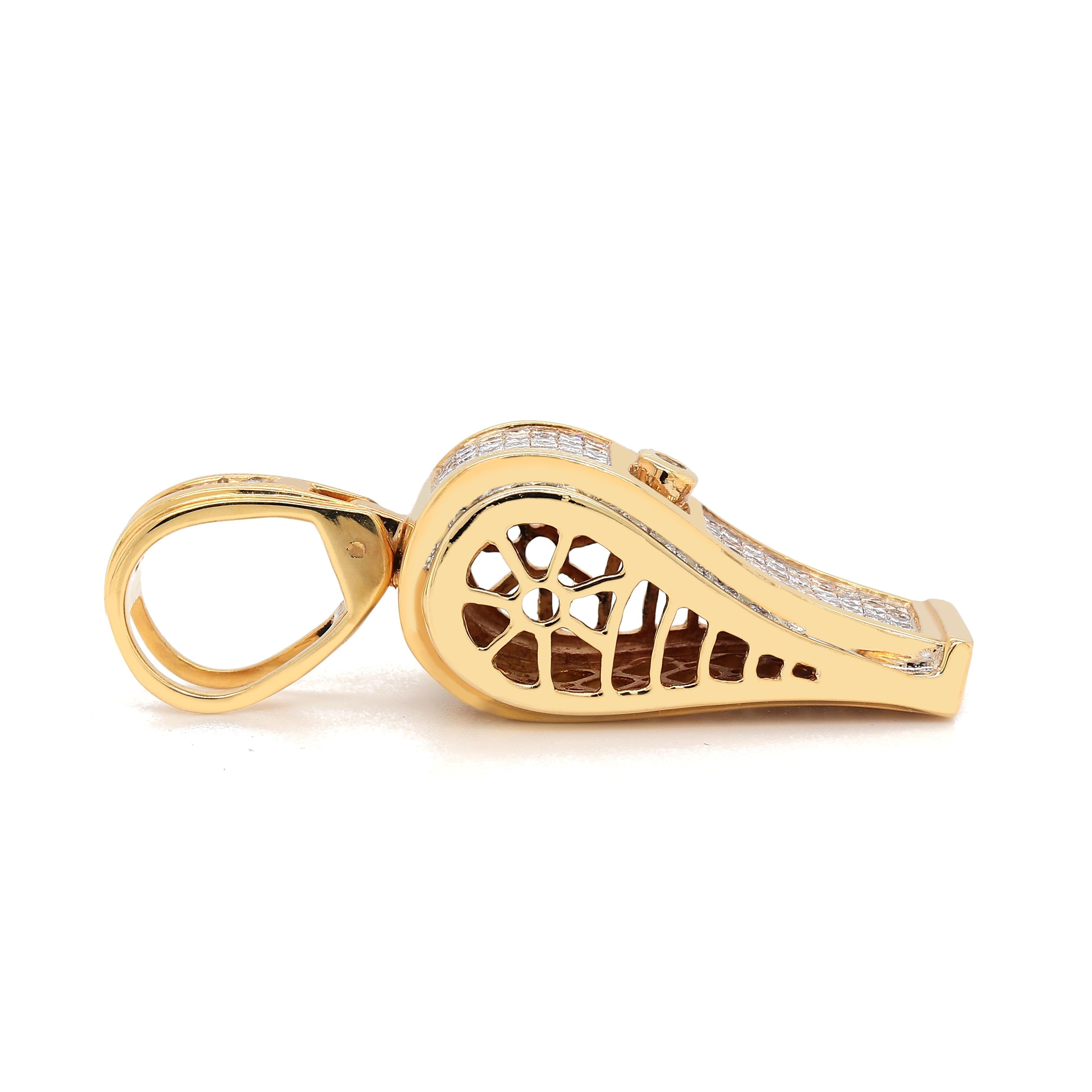 3,25 Karat Whistle-Anhänger aus 14k Gelbgold (Carréschliff) im Angebot