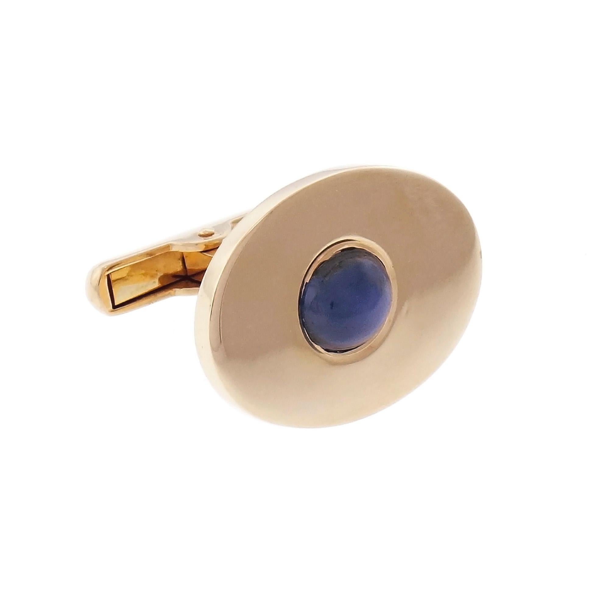  14k yellow gold blue Star Sapphire cufflinks. Medium blue cabochon Star Sapphire bezel set in the center of a flat oval high polish disc cufflink.

2 round cabochon blue Star Sapphires, approx. total weight 3.2cts, 6.13 x 6.66 x 4.11mm, GIA