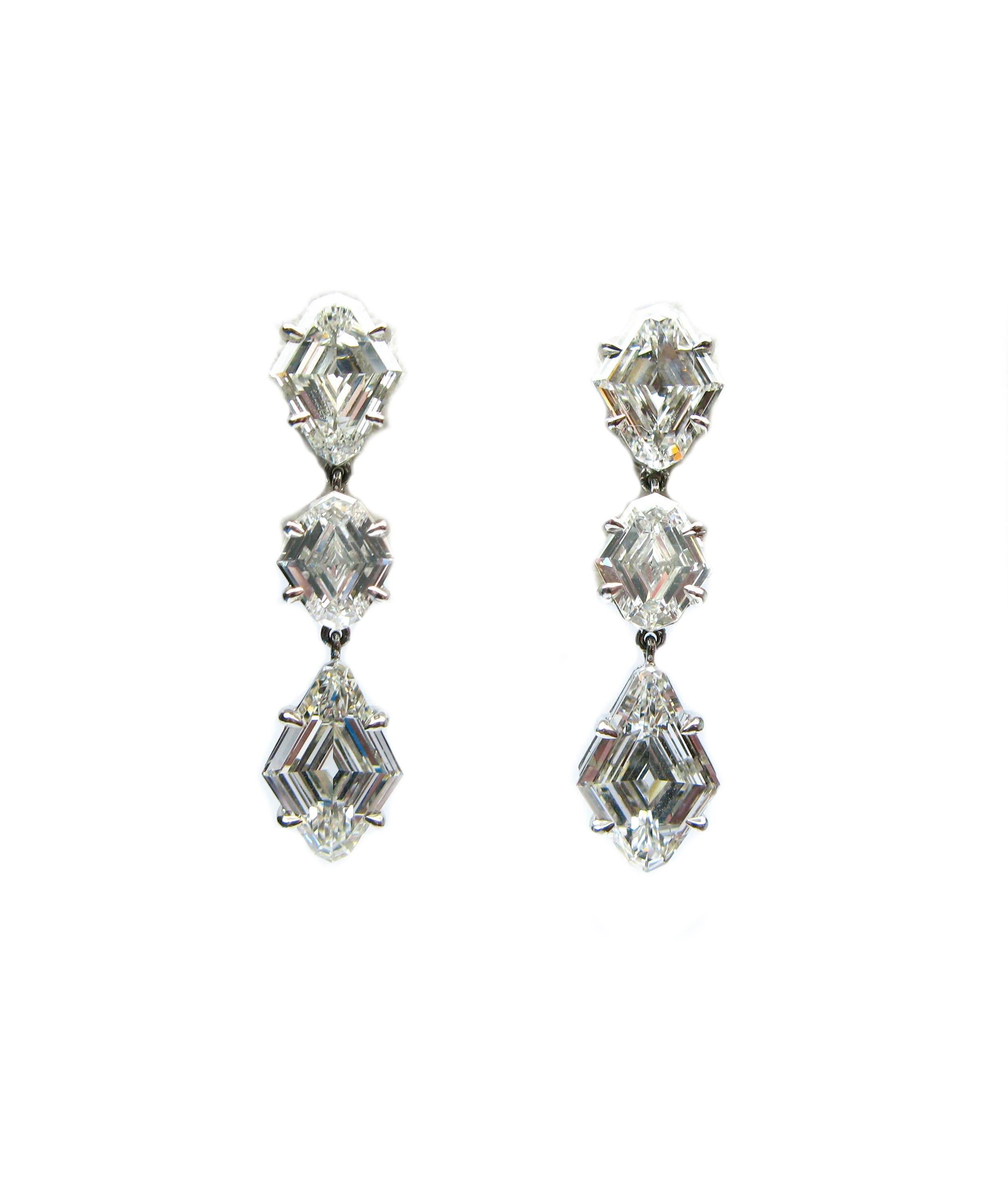 3.25 Carats Diamond Platinum Kite Drop Earrings In New Condition For Sale In New York, NY