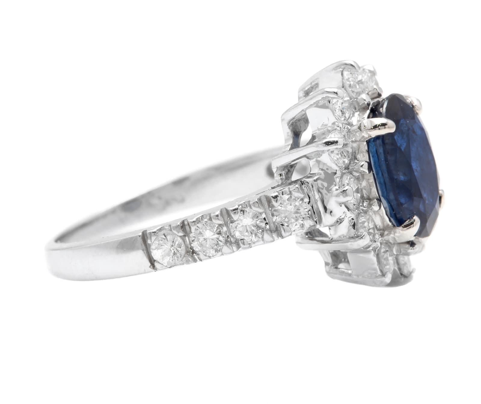 Round Cut 3.25 Carat Exquisite Natural Blue Sapphire and Diamond 14 Karat Solid White Gold For Sale