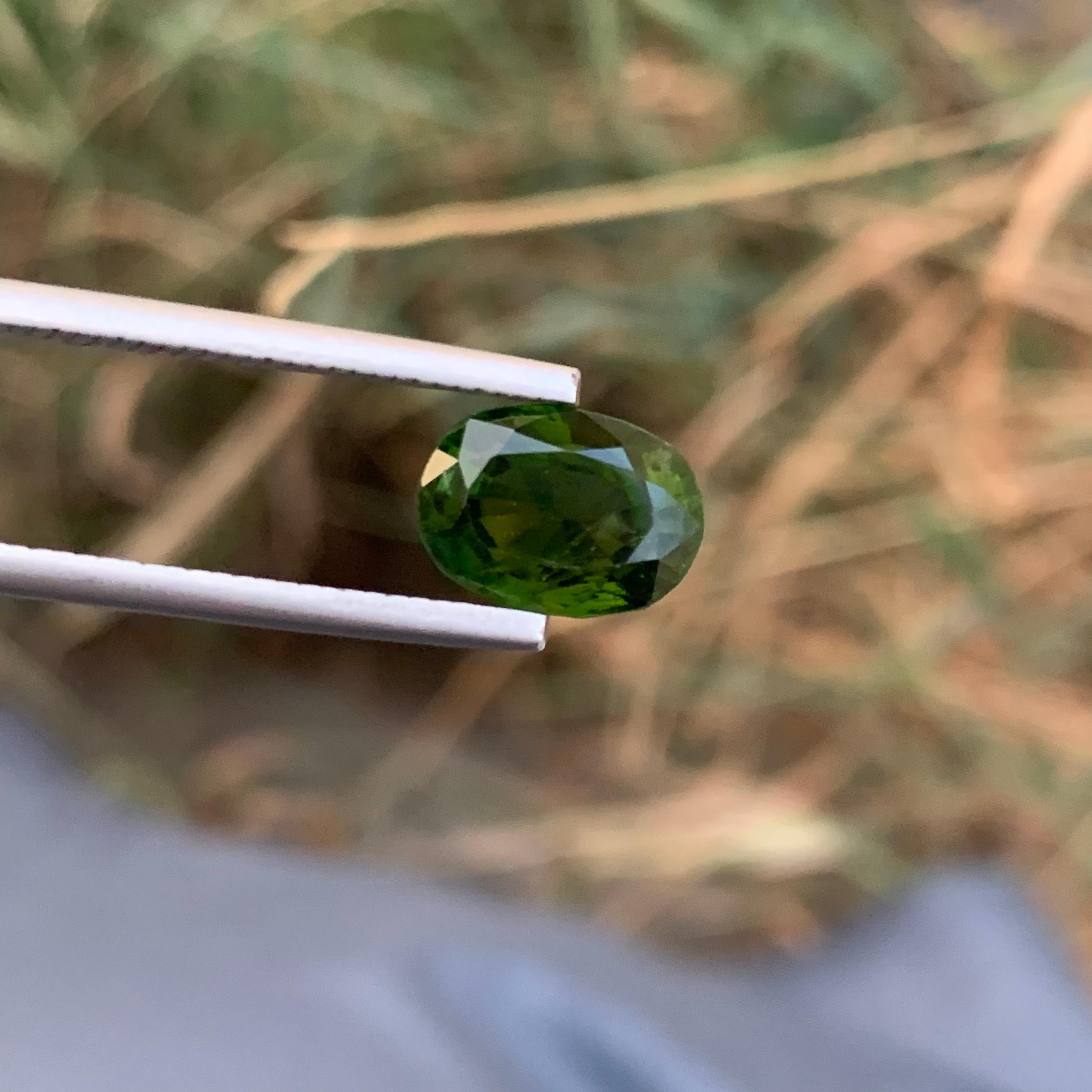 Bague en tourmaline vert foncé facetté de 3,25 carats, pierre précieuse de forme ovale en vente 6