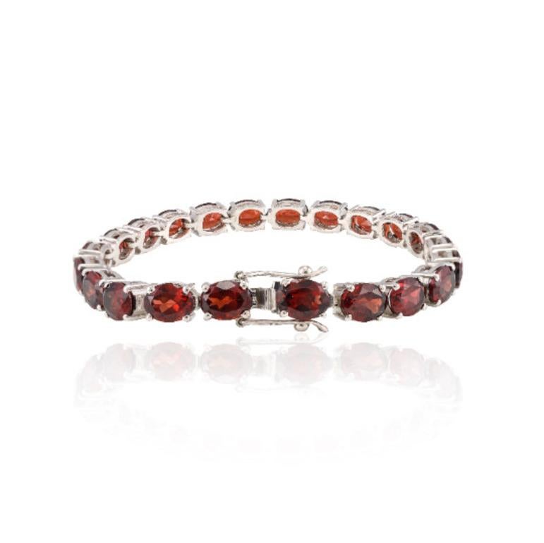 Oval Cut 32.5 Carats Garnet Gemstone Silver Tennis Bracelet Luxury Jewelry Gift For Sale