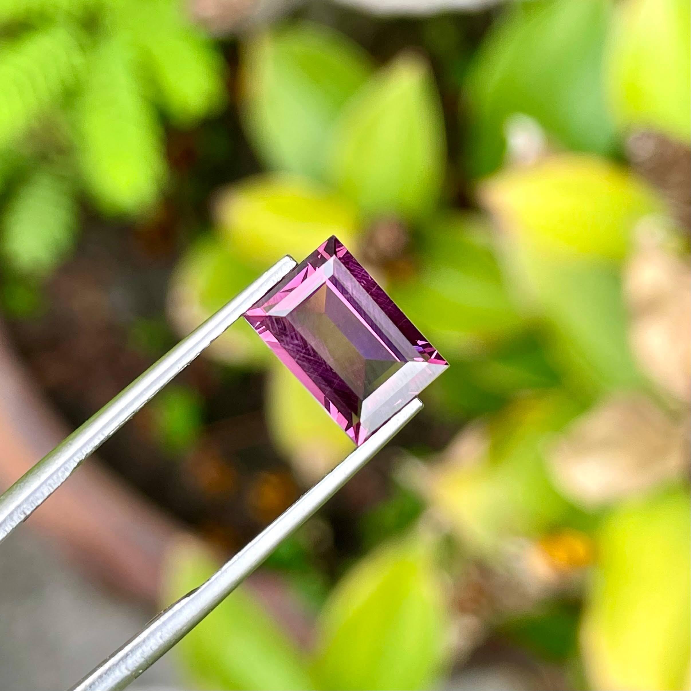 Modern 3.25 Carats Purplish Pink Burmese Spinel Baguette Cut Natural Gemstone For Sale