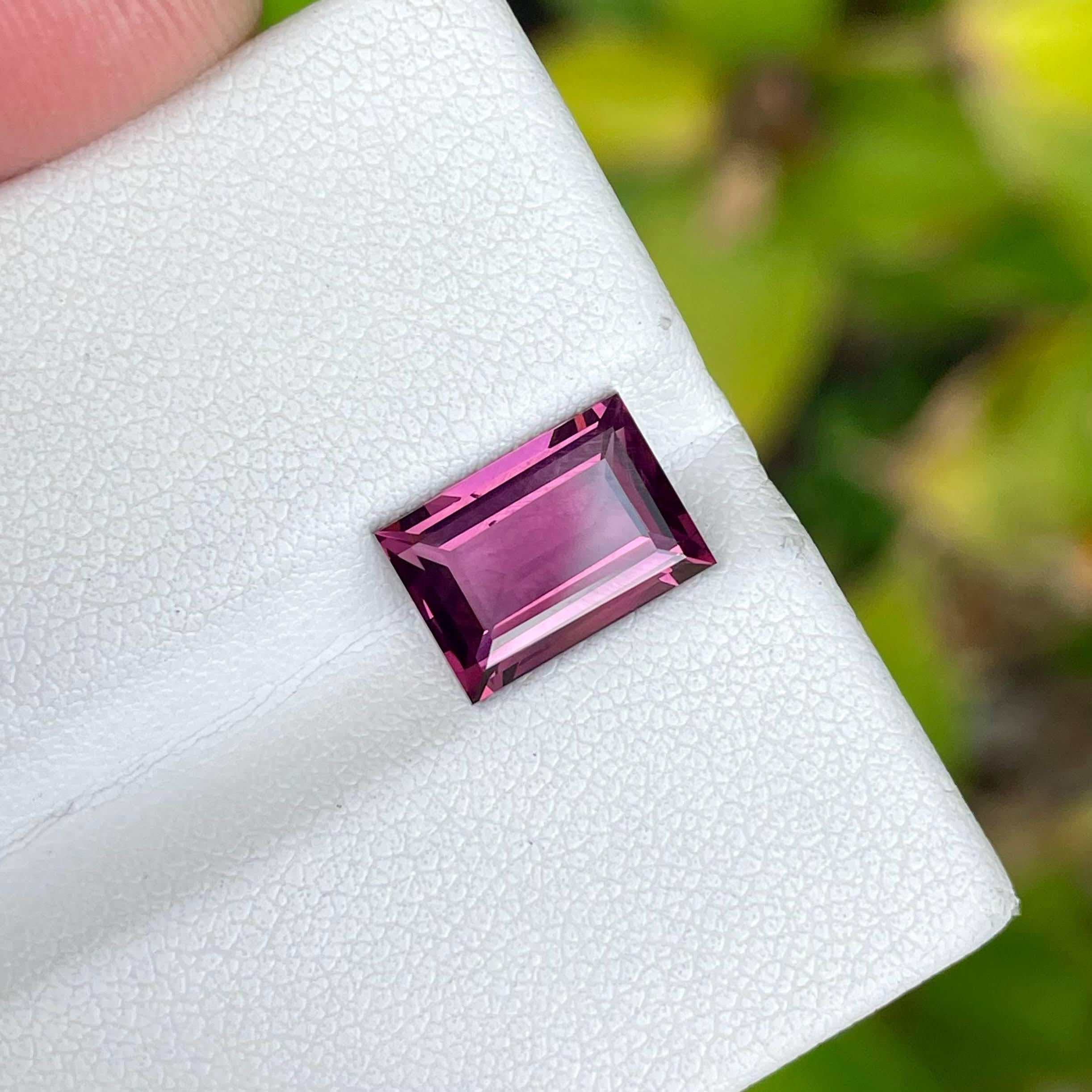 Women's or Men's 3.25 Carats Purplish Pink Burmese Spinel Baguette Cut Natural Gemstone For Sale