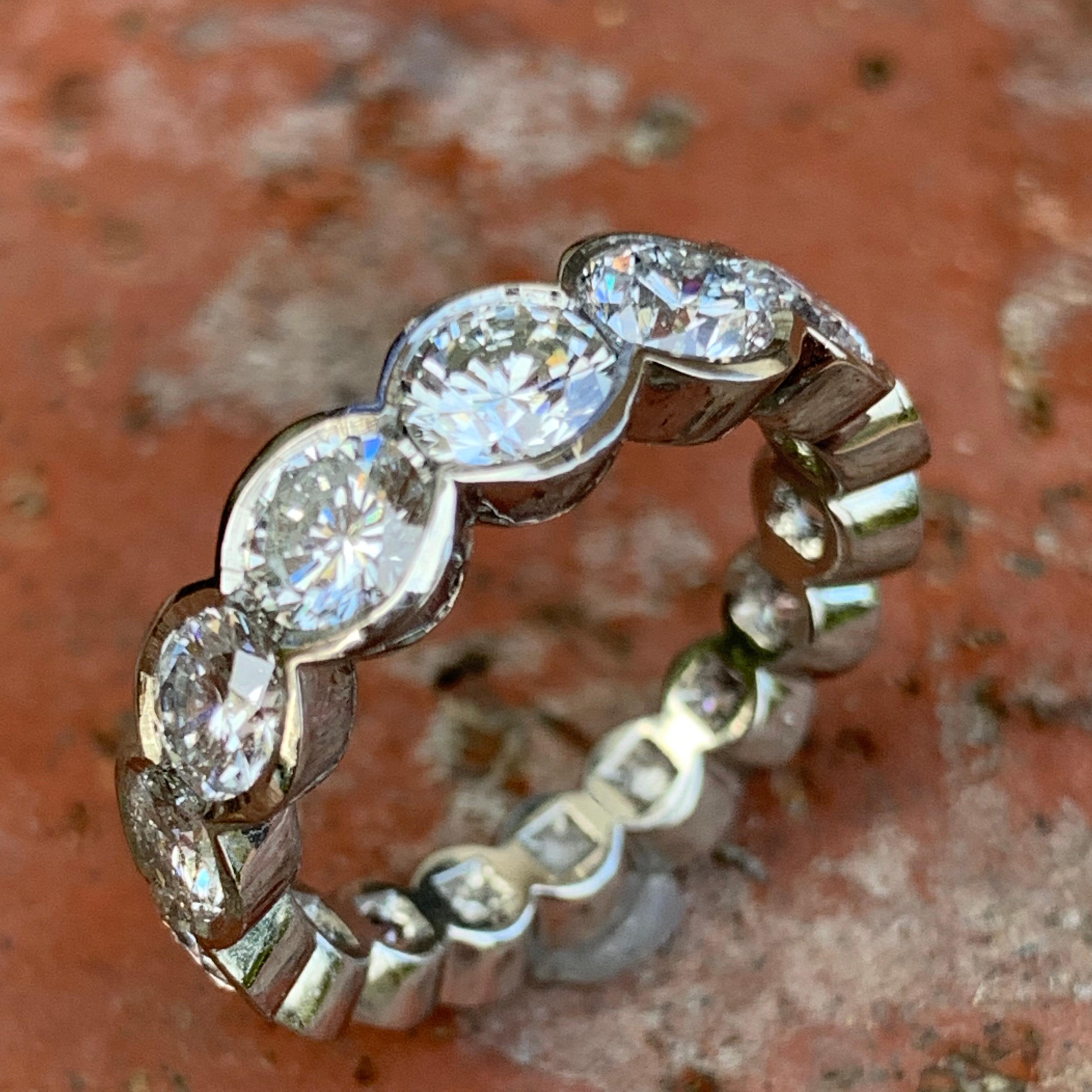 Anillo de eternidad Diva de diamantes de 3,25 quilates en platino, Ben Dannie Contemporáneo en venta