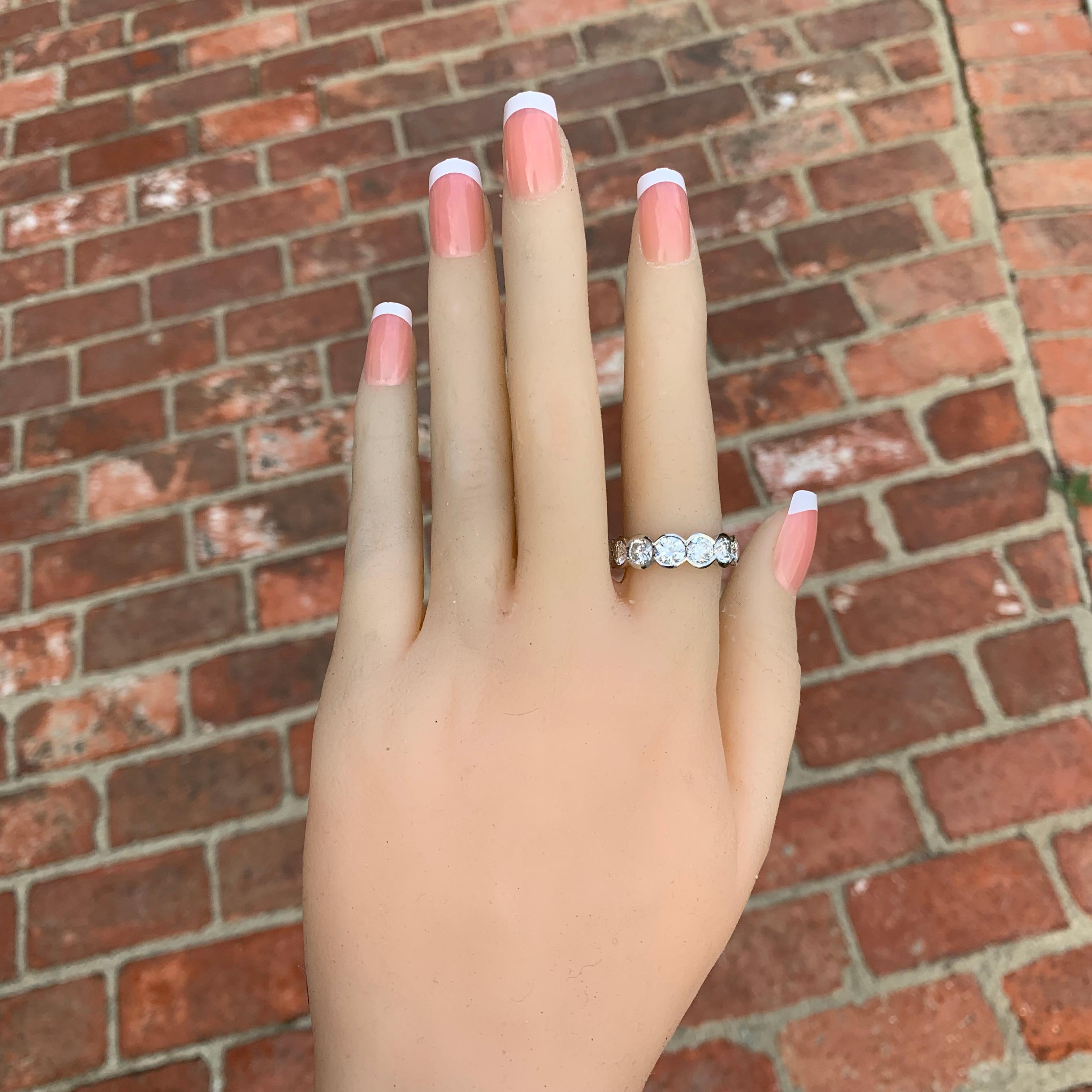 Anillo de eternidad Diva de diamantes de 3,25 quilates en platino, Ben Dannie Corte redondo en venta