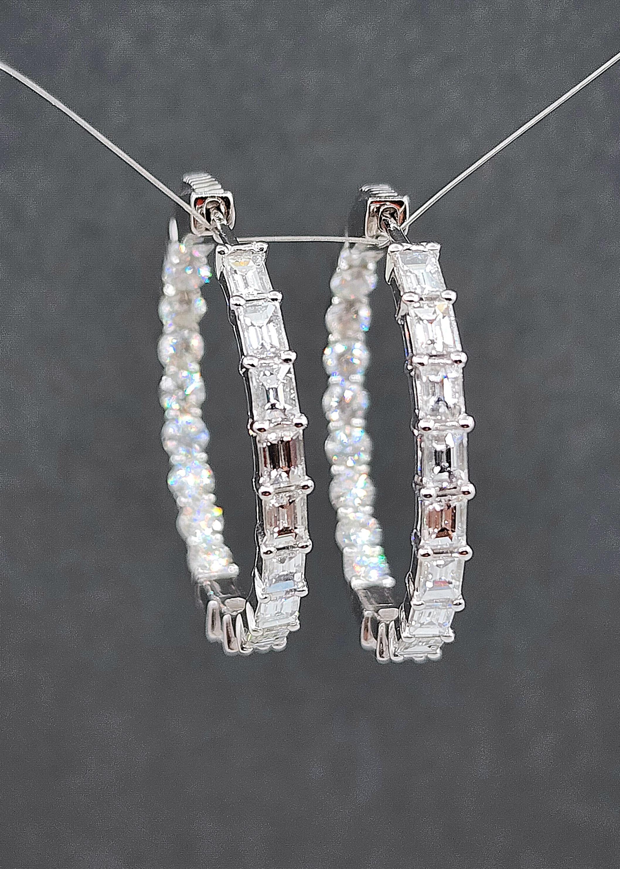 3,25 ct Smaragd & runde Diamant-Ohrringe im Angebot 1