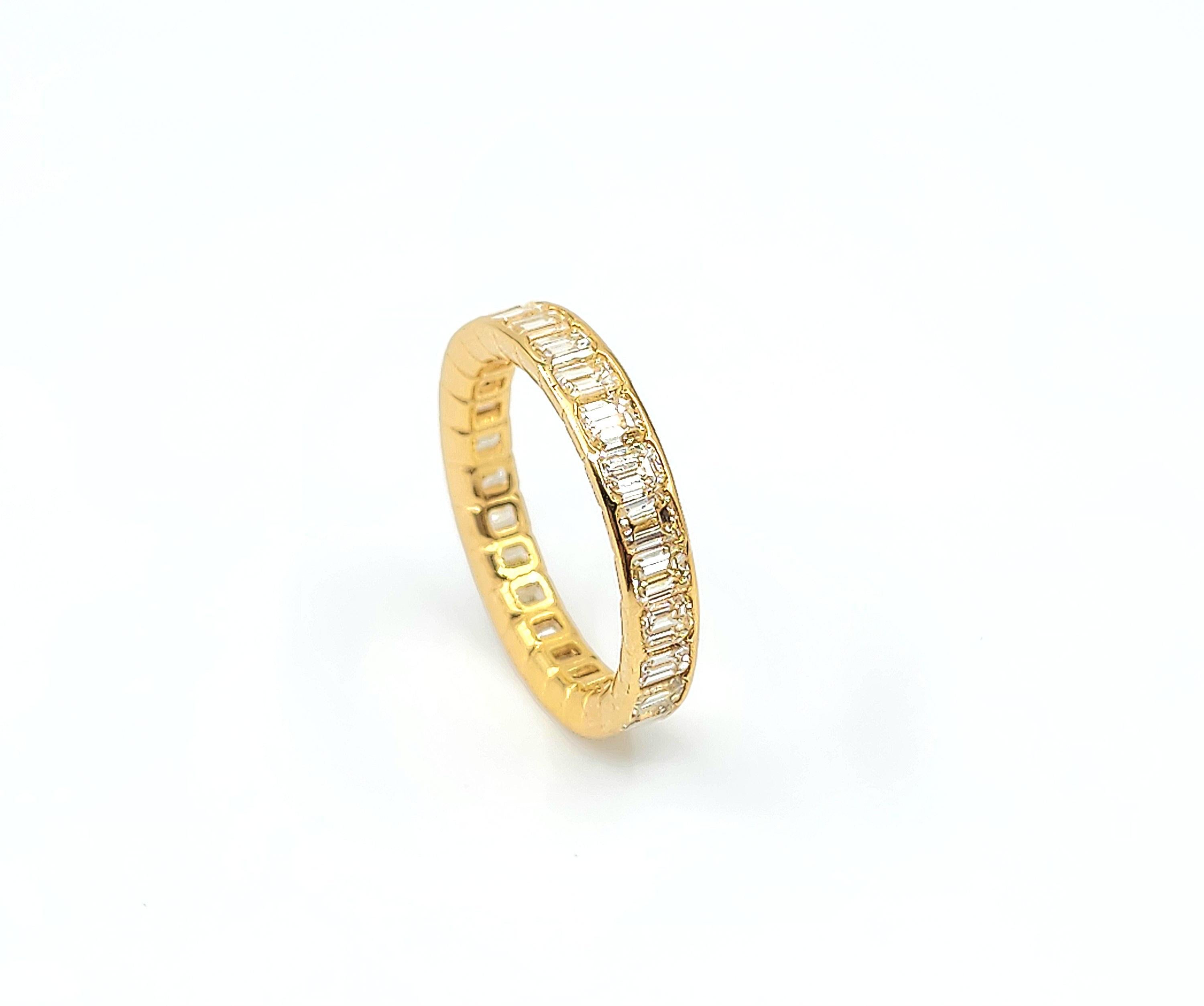 Bague d'éternité 3,25 ct de diamant jaune naturel taille émeraude en vente 2