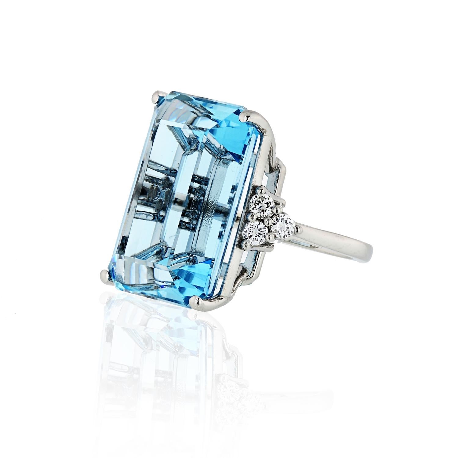 Modern 32.55 Carat Aquamarine Diamond Platinum Cocktail Ring