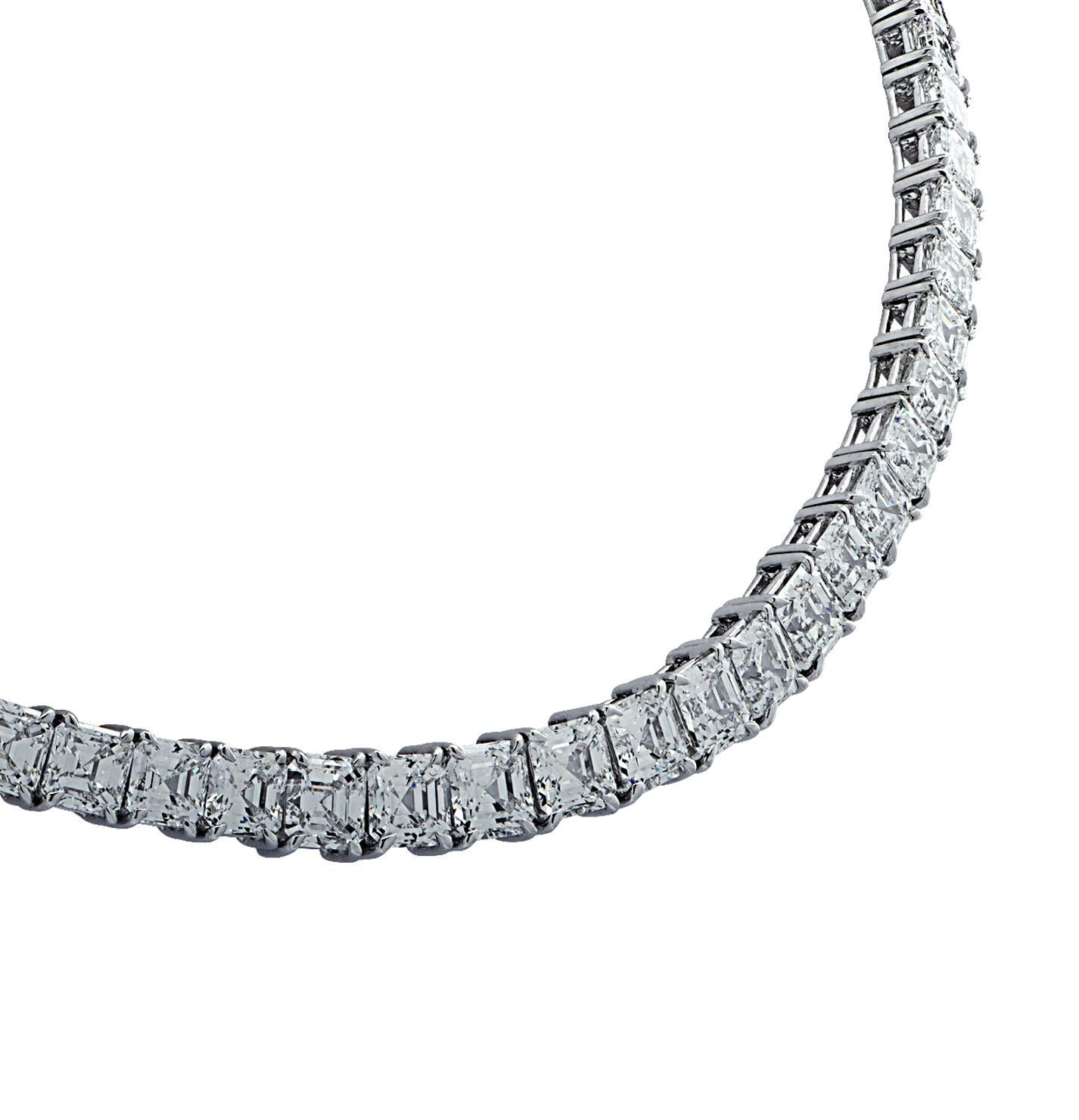 32.55 Carat Ascher Cut Diamond Riviere Necklace In Excellent Condition In Miami, FL