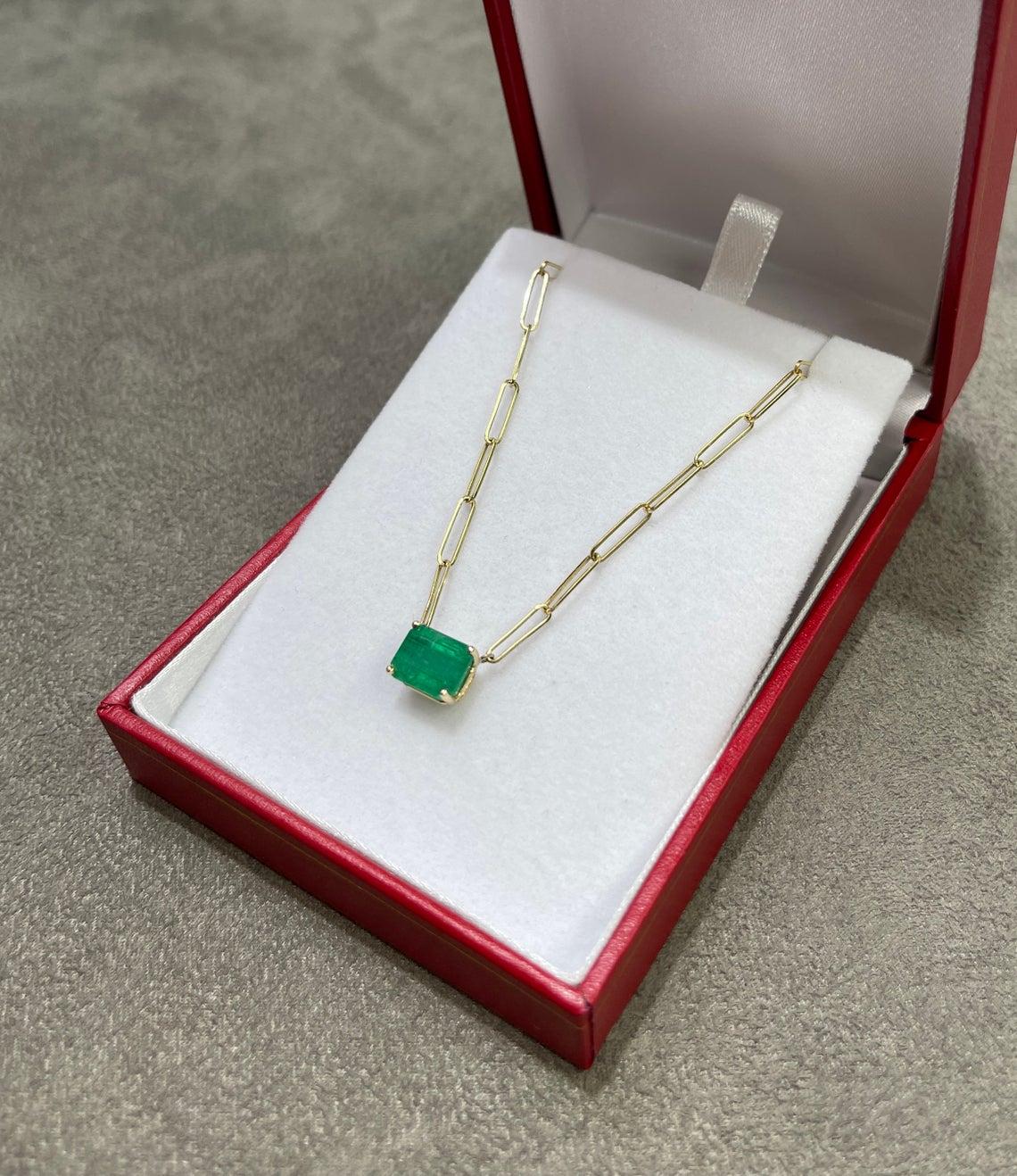 3.25ct 14K East to West Emerald, Emerald Cut Paperclip Chain Necklace In New Condition In Jupiter, FL
