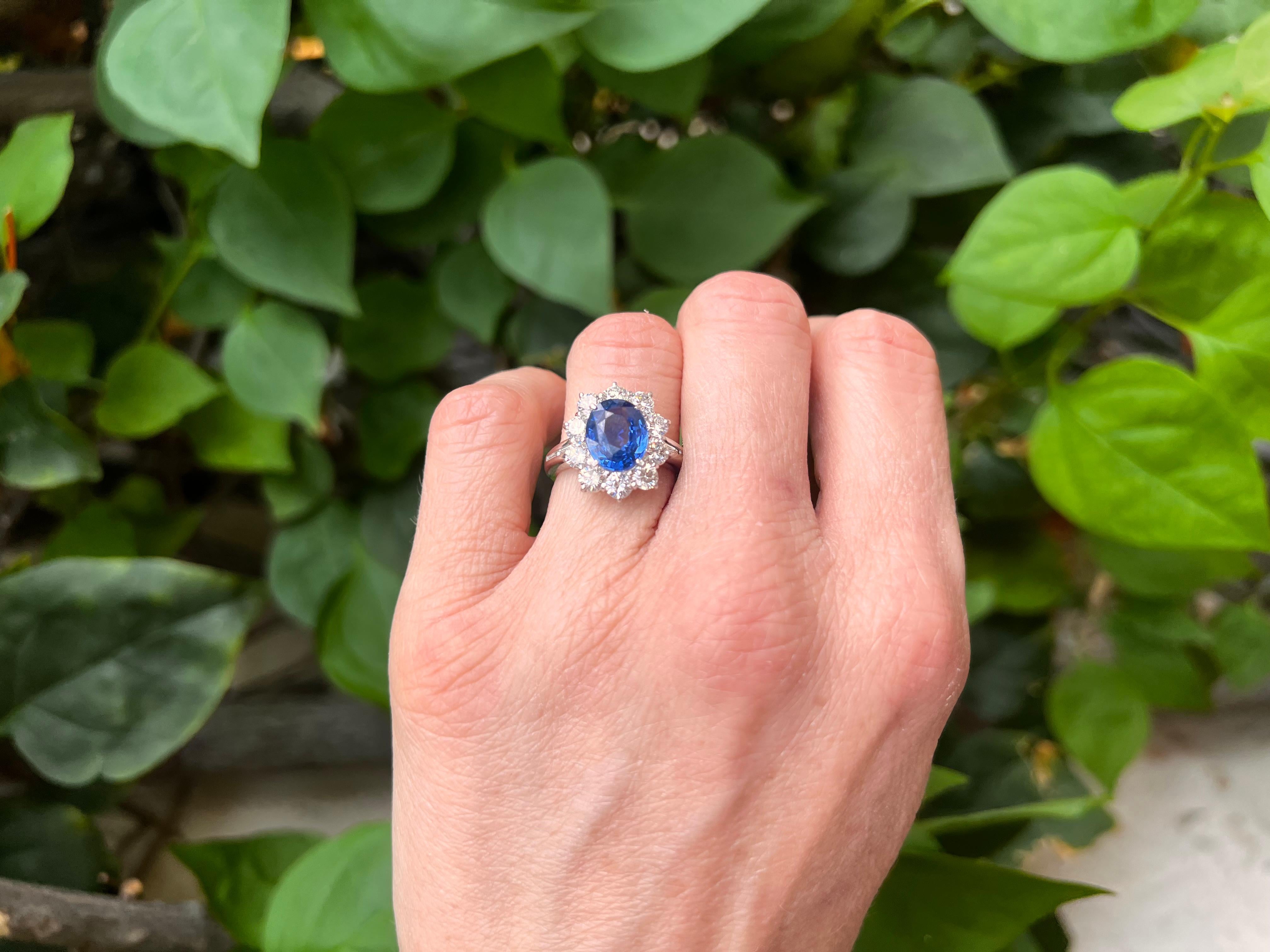Modern 3.25ct Blue Sapphire Diamond Platinum Ring For Sale
