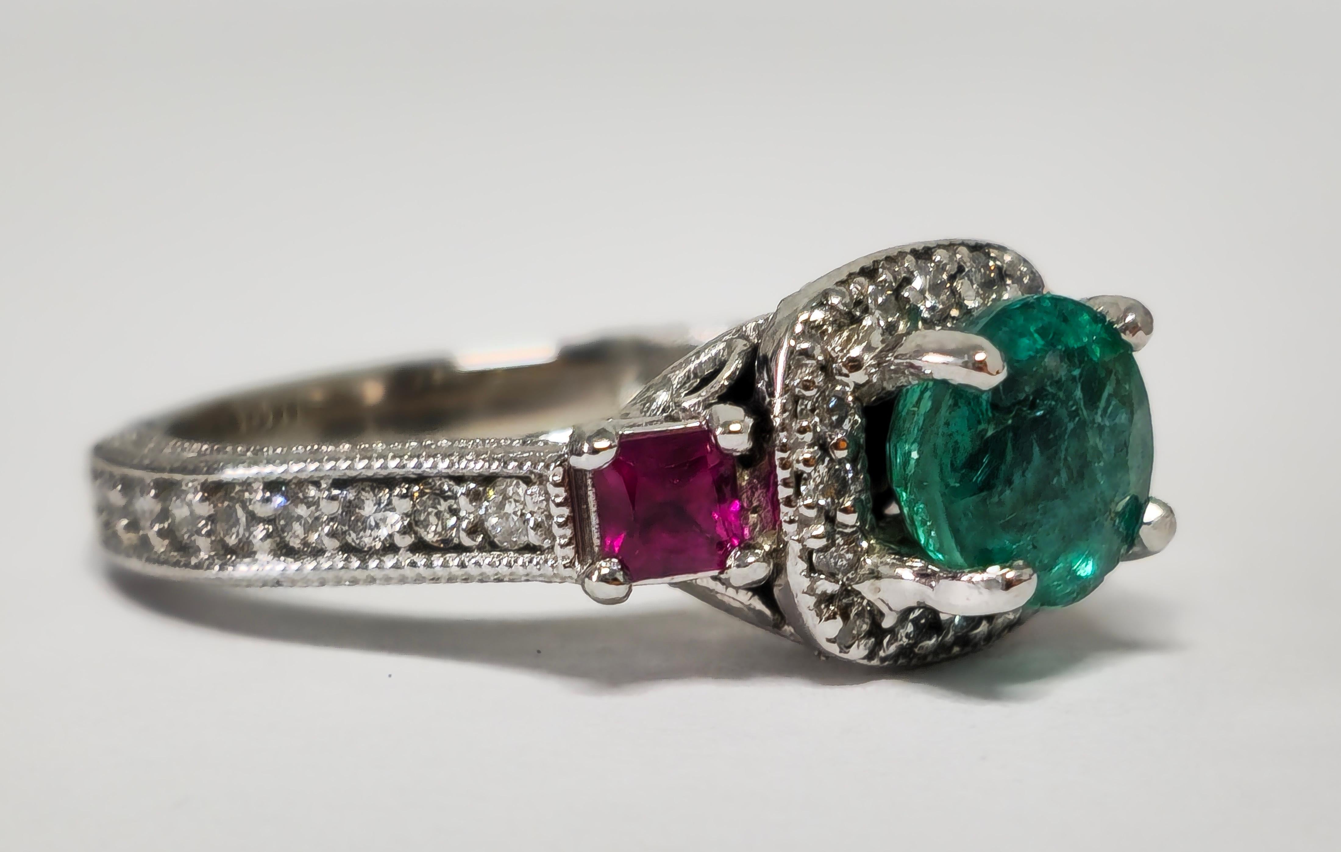 Round Cut 3.25ct Emerald, Ruby & Diamond Cocktail Ring in 14k Gold  For Sale
