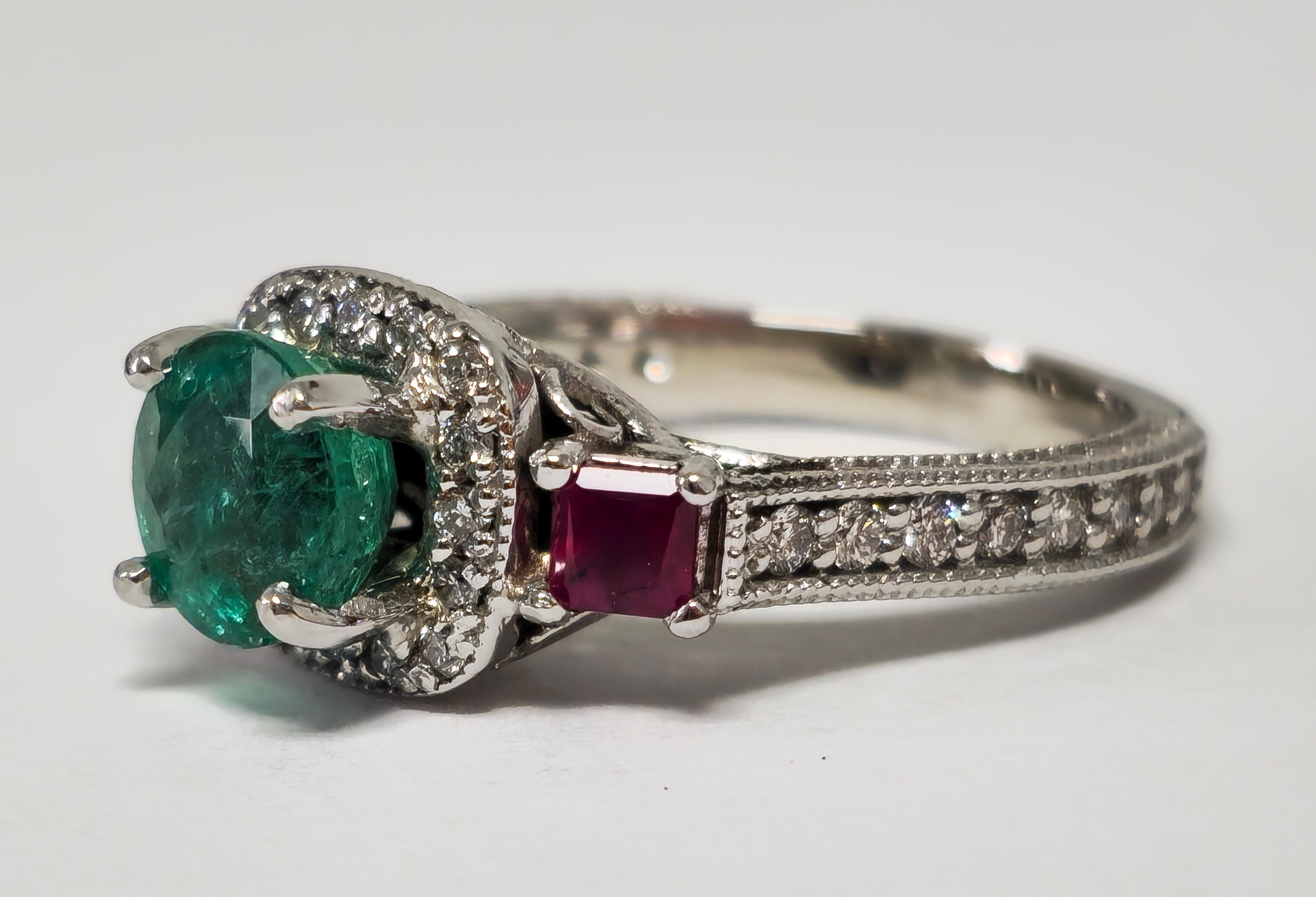 3.25ct Emerald, Ruby & Diamond Cocktail Ring in 14k Gold  In Excellent Condition For Sale In Miami, FL