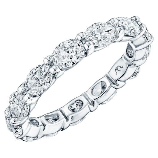 Eternity-Ring aus 18KT Gold mit 3,25 Karat ovalem Diamant im Angebot