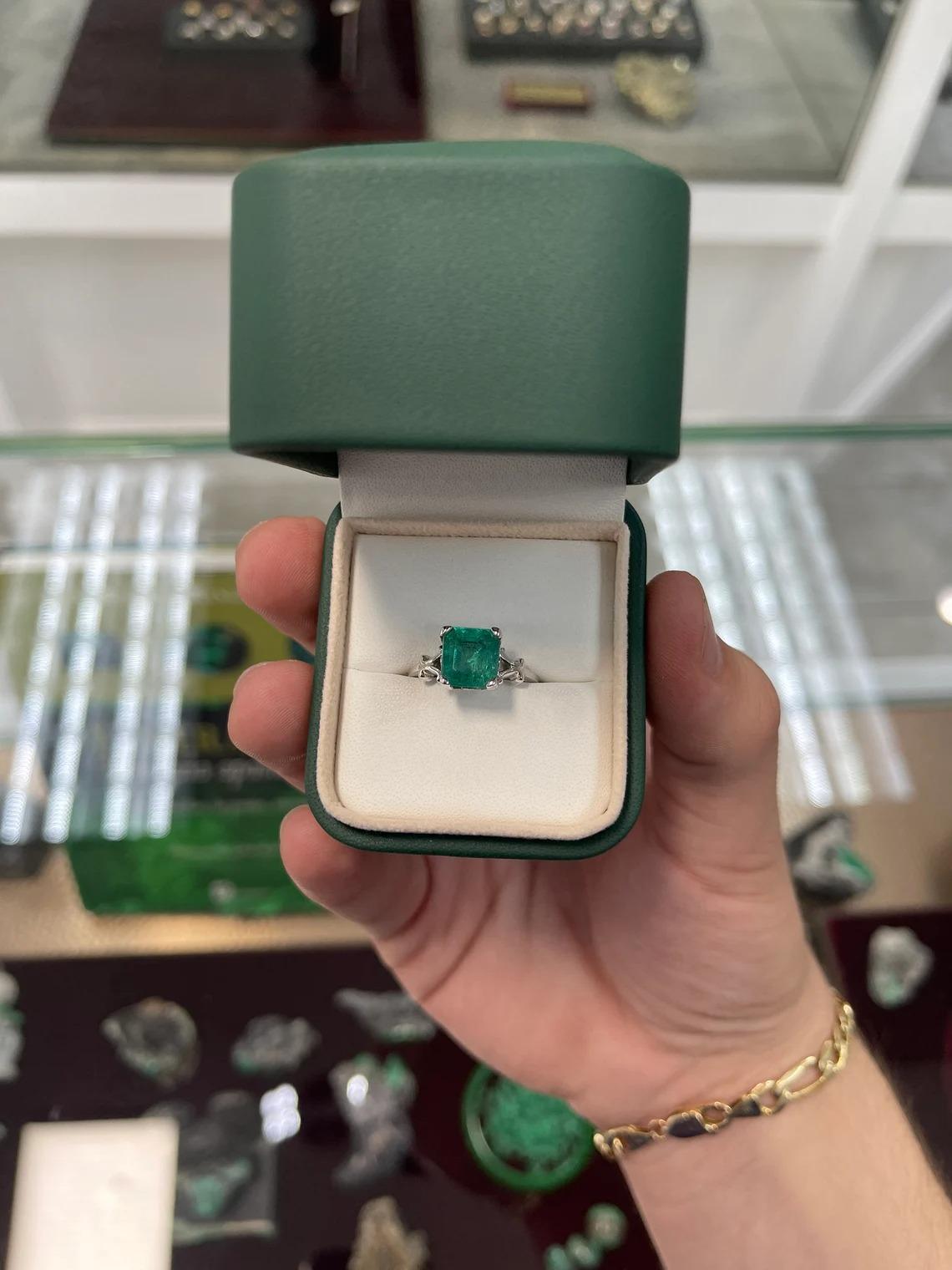 Women's or Men's 3.25cts 14K Natural Emerald-Asscher Cut Solitaire White Gold Vintage Ring For Sale