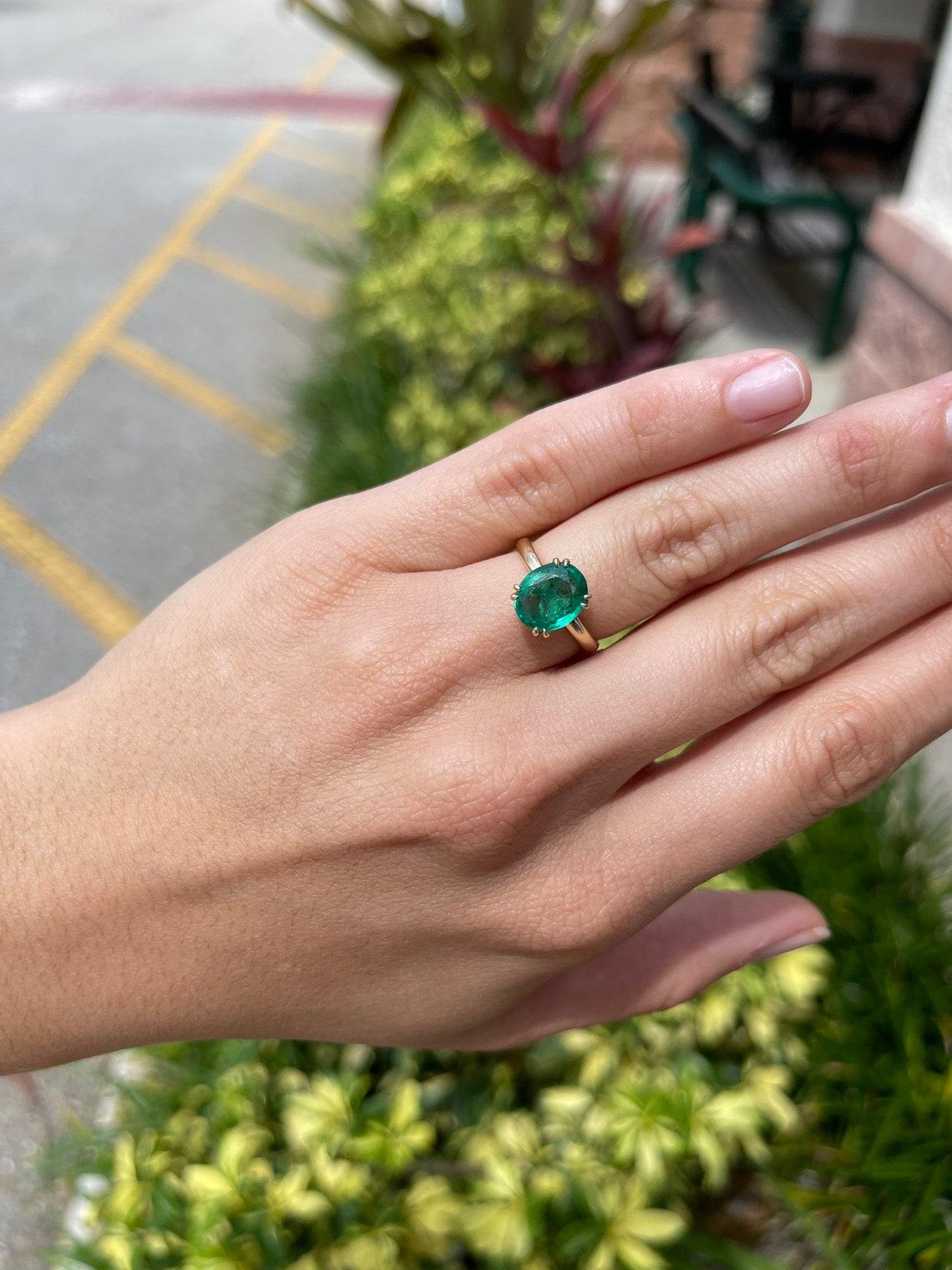 3.25cts 14K Oval Emerald Solitaire Gold Ring In New Condition For Sale In Jupiter, FL
