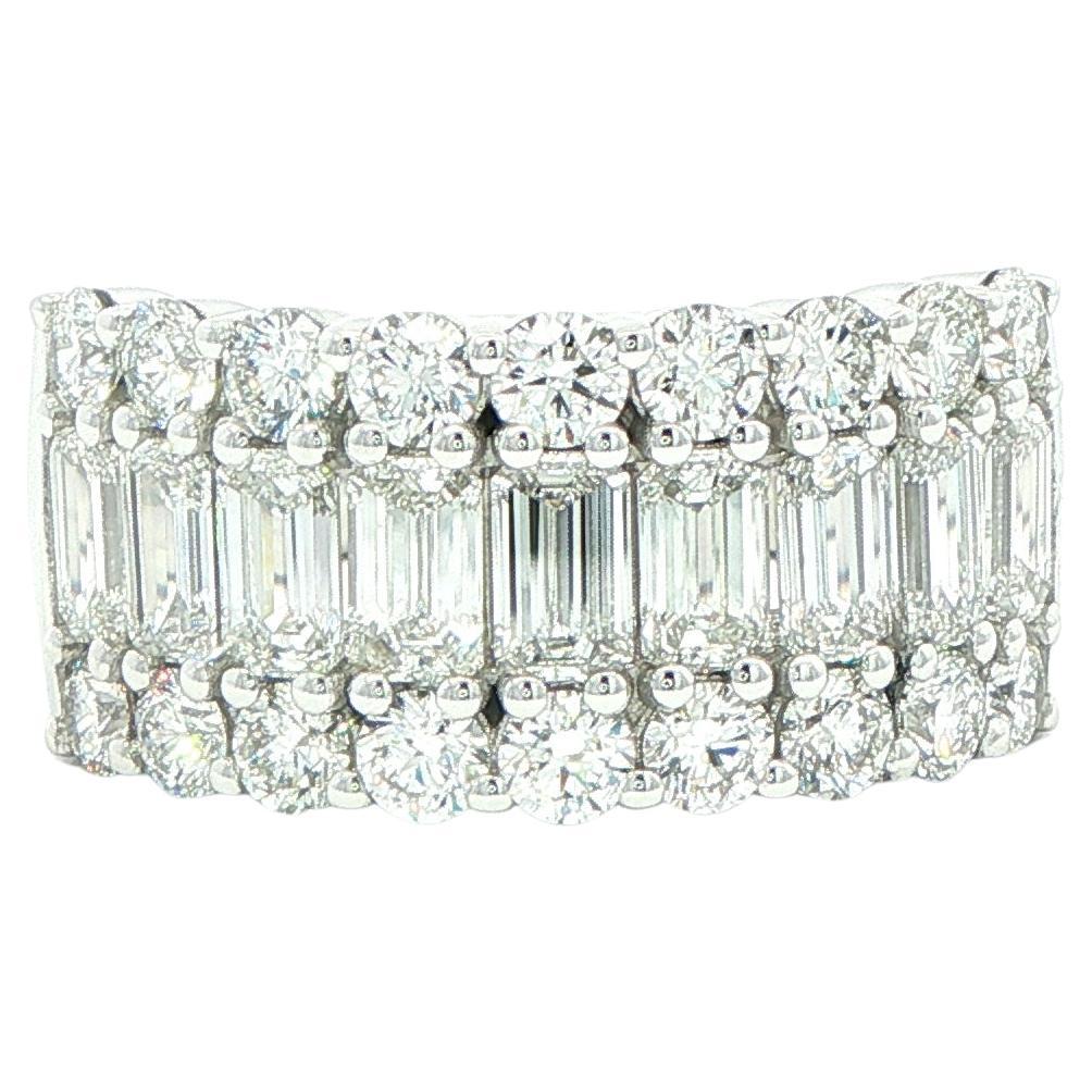 3.25ctw. Bracelet en platine avec diamant taille émeraude et diamant rond brillant