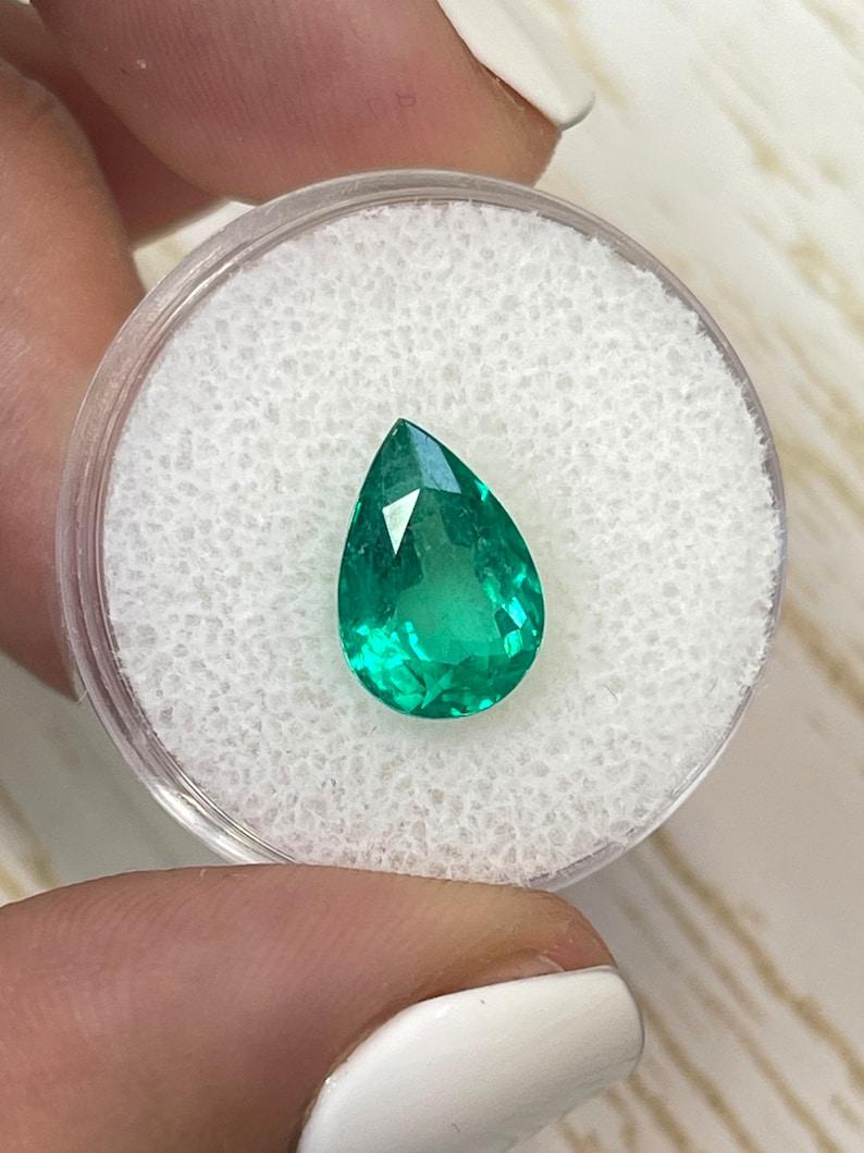 Smeraldo colombiano verde fine da 3,26 carati 12x8 - gemma di maggio con taglio a pera In condizioni Nuovo in vendita a Jupiter, FL