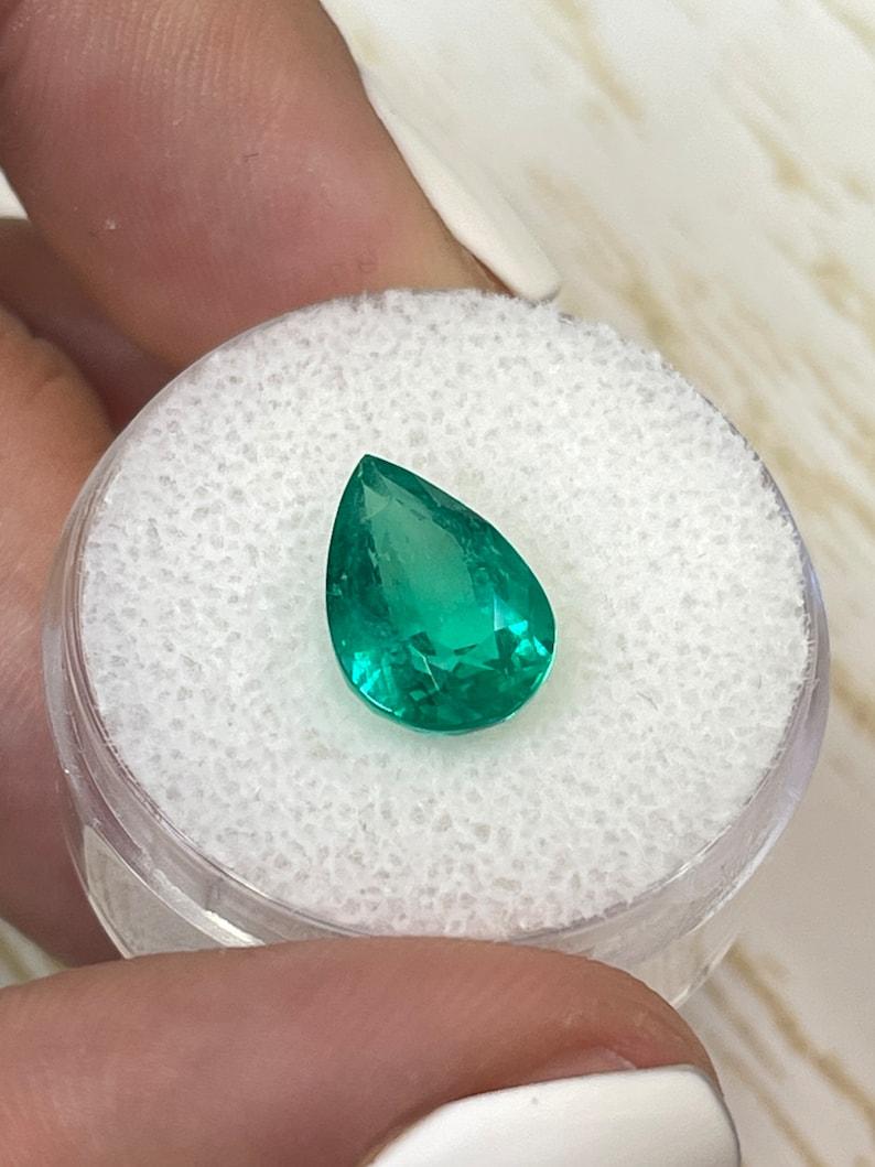 Donna Smeraldo colombiano verde fine da 3,26 carati 12x8 - gemma di maggio con taglio a pera in vendita