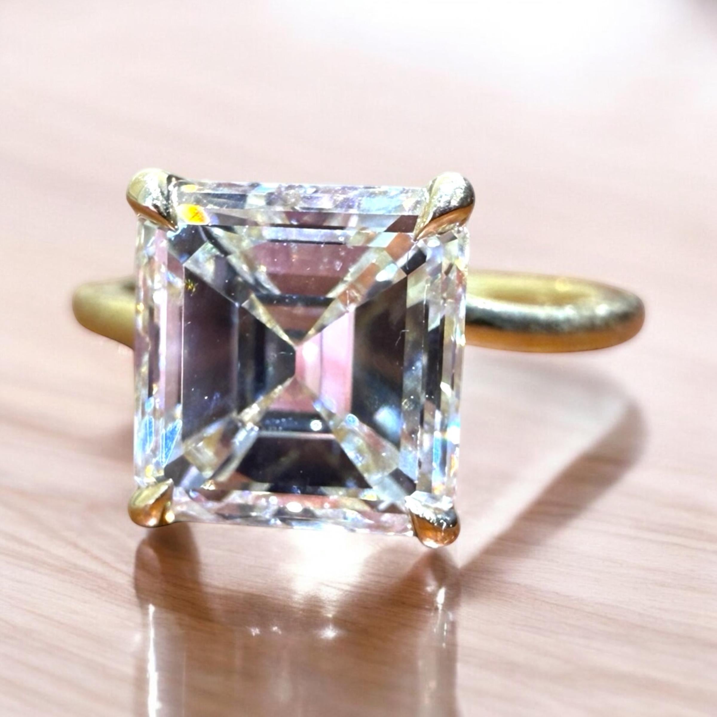 Wir lieben diesen klassischen Solitär!!
Diese einzigartige Schönheit hat einen sehr klassischen Look mit einem leichten Twist.

Ring Details
MATERIAL: 18K Gelbgold
Schaftbreite: 1,6 mm
Gewicht: 4,1 Gramm
Fingergröße: 6 1/2
Größenordnung auf