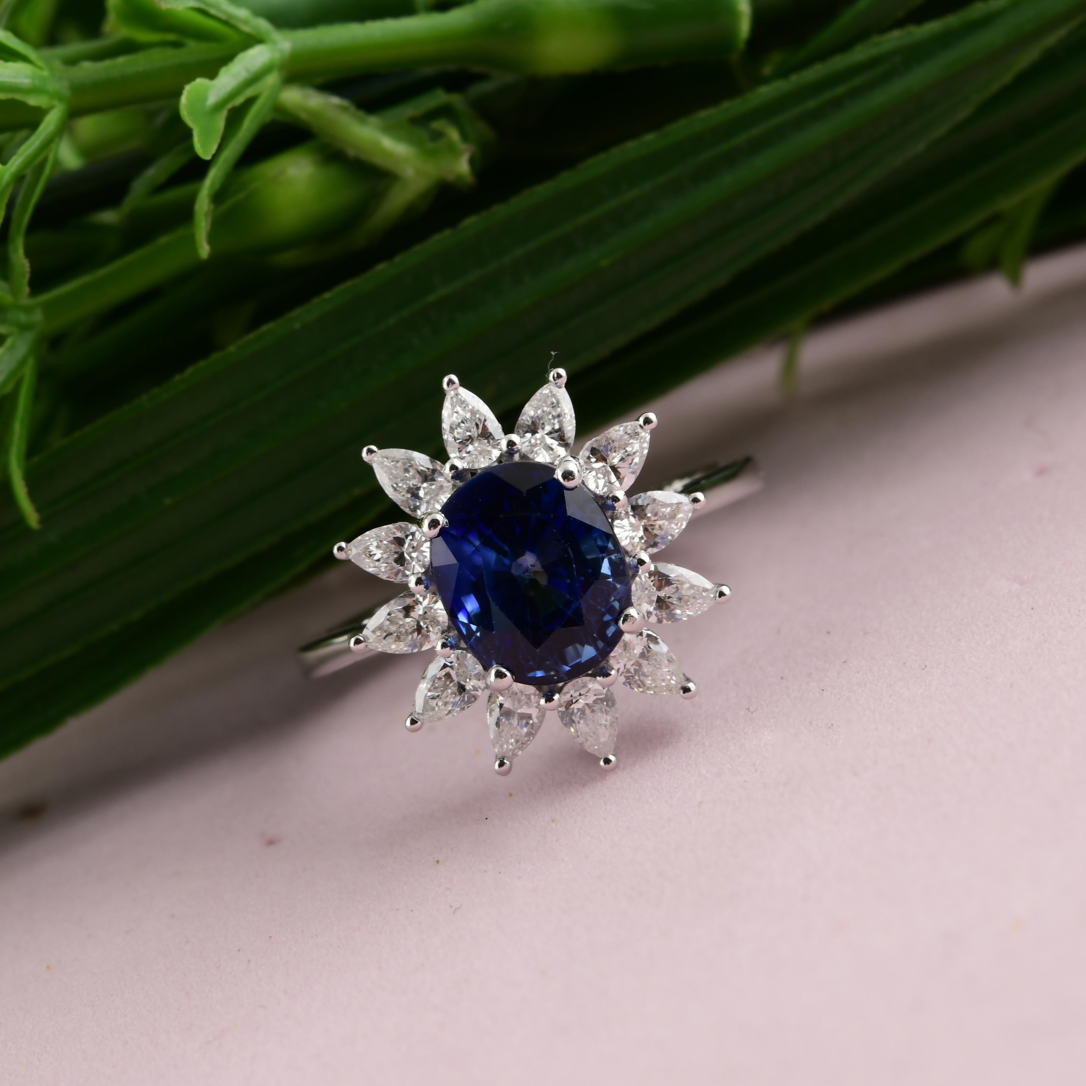Women's 3.26 Carat Blue Sapphire 0.75 Ct SI/H Diamond Cocktail Ring 18 Karat White Gold For Sale