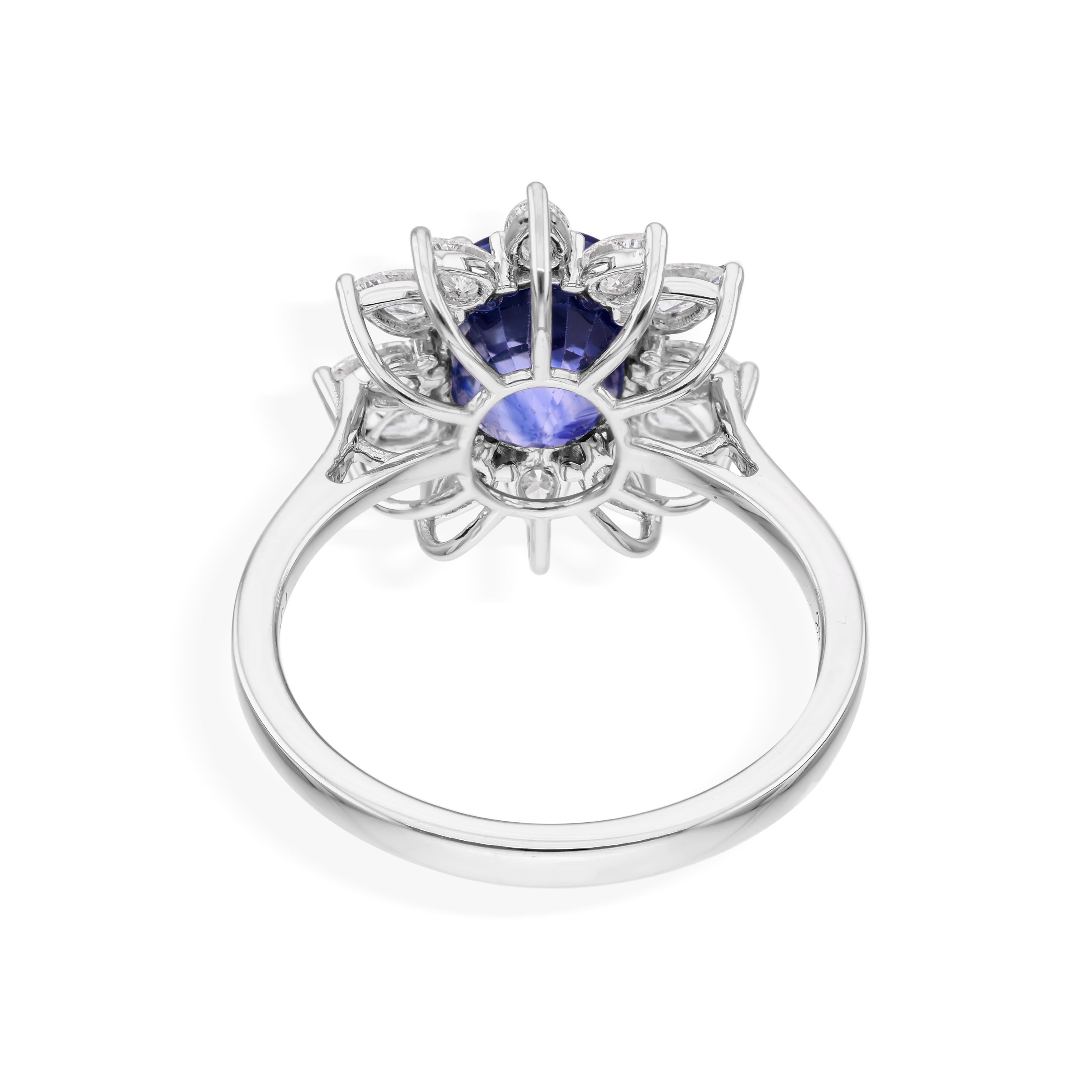 3.26 Carat Blue Sapphire 0.75 Ct SI/H Diamond Cocktail Ring 18 Karat White Gold For Sale 1