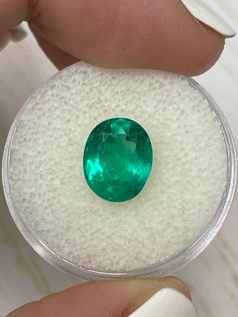 Taille ovale 3.26 Carat Classic Muzo Green Colombian Emerald Oval Cut - May Birthstone Gem en vente