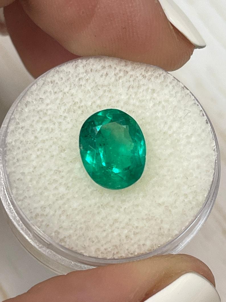 3.26 Carat Classic Muzo Green Colombian Emerald Oval Cut - May Birthstone Gem Unisexe en vente