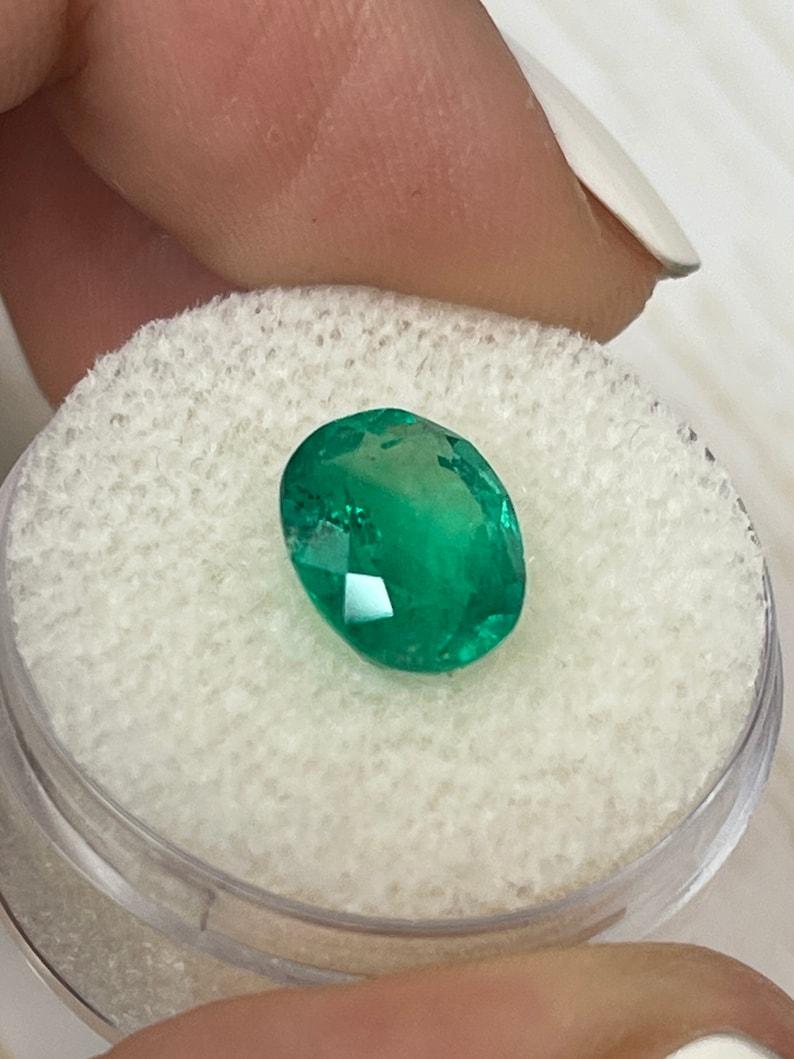3.26 Carat Classic Muzo Green Colombian Emerald Oval Cut - May Birthstone Gem en vente 1