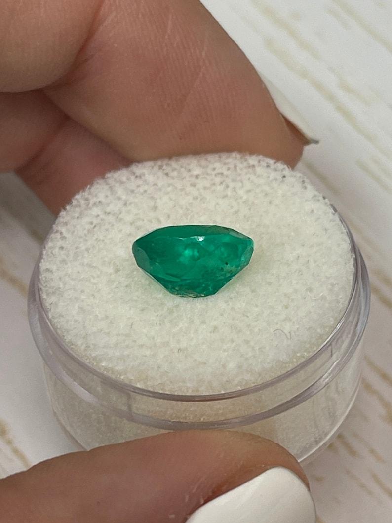 3.26 Carat Classic Muzo Green Colombian Emerald Oval Cut - May Birthstone Gem en vente 2