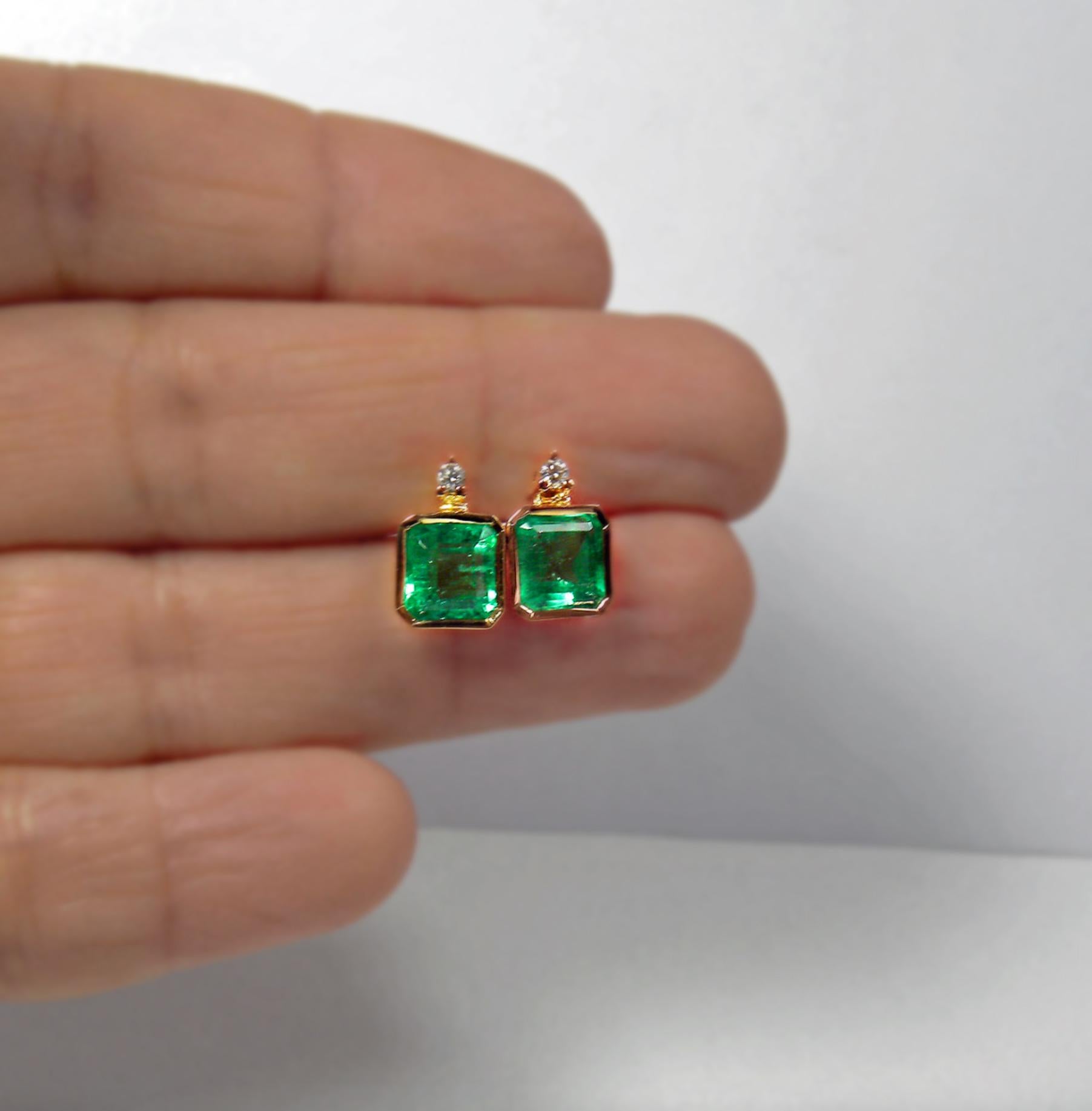 Primary Stones: 100% Natural Colombian Emeralds 
Average Color/Clarity : AAA Medium Green Color/ Clarity, VS
Total Weight Emeralds: 3.20 Carats (2 emeralds)
Shape or Cut : Emerald Cut
Composition: Rose Gold 18K
Second Stones: 0.06cts Diamonds I-1

