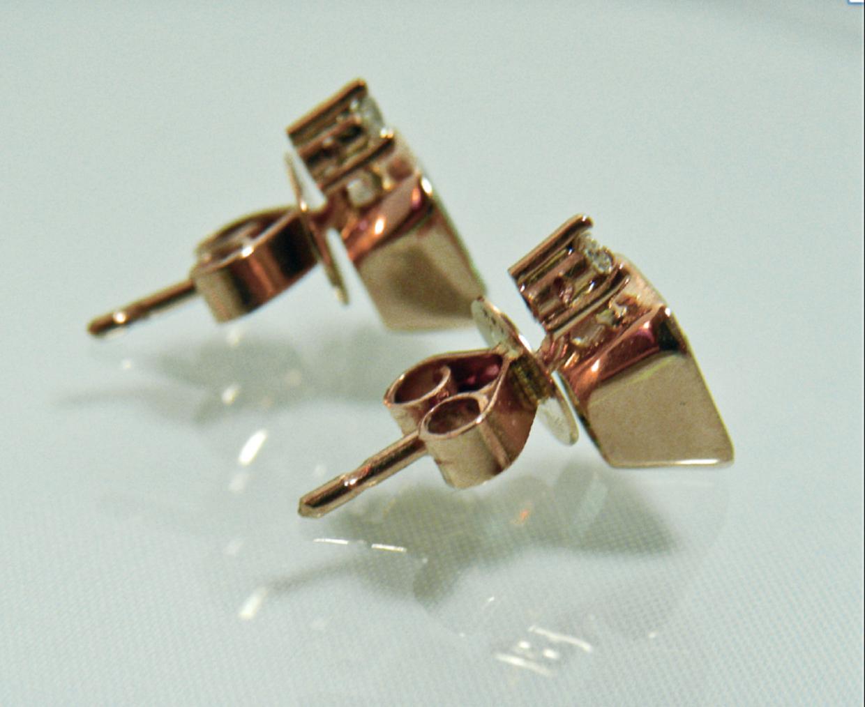 gold emerald stud earrings