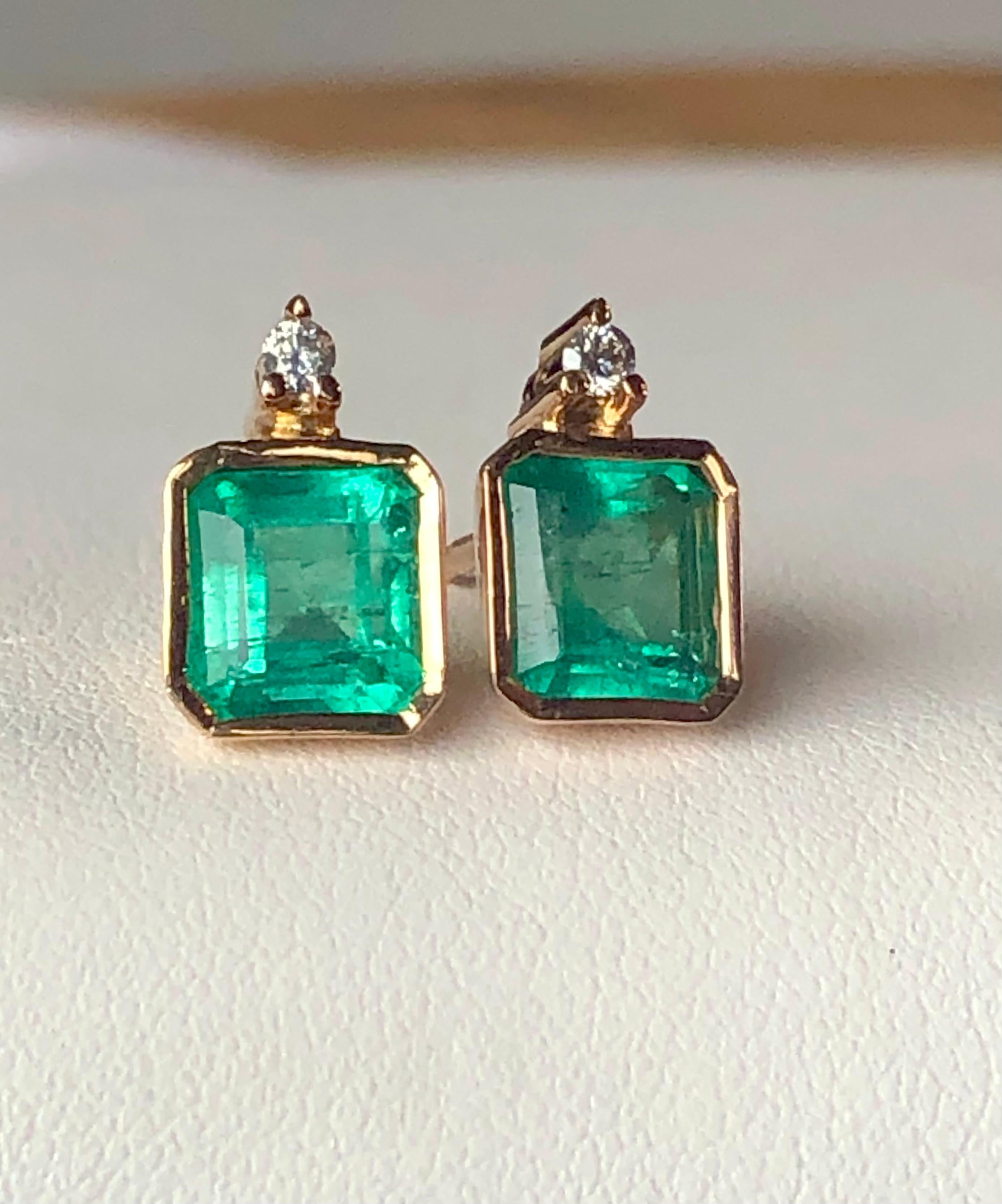 gold emerald stud earrings