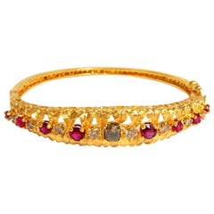 Bracelet jonc déco européen en rubis naturel de couleur fantaisie et diamants de 3,26 carats