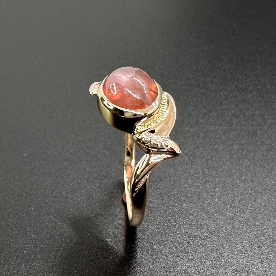 3.26 carat rosy cabochon sapphire and upcycled vintage 14k yellow gold ring   For Sale 5
