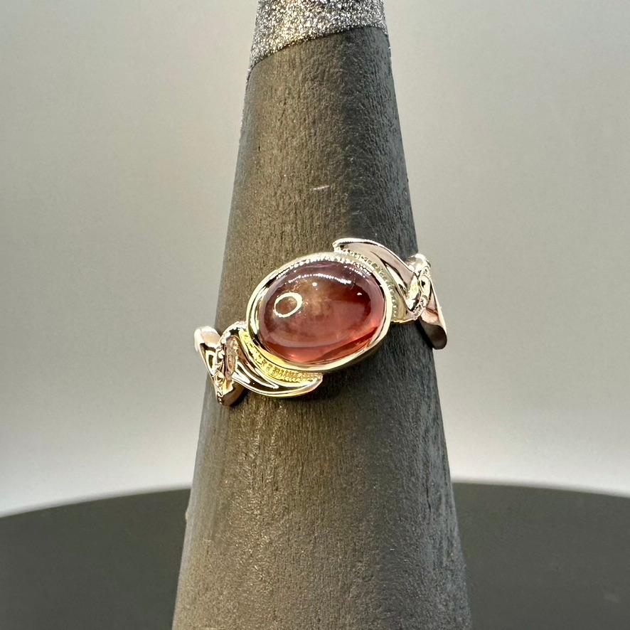 3.26 carat rosy cabochon sapphire and upcycled vintage 14k yellow gold ring   For Sale 2