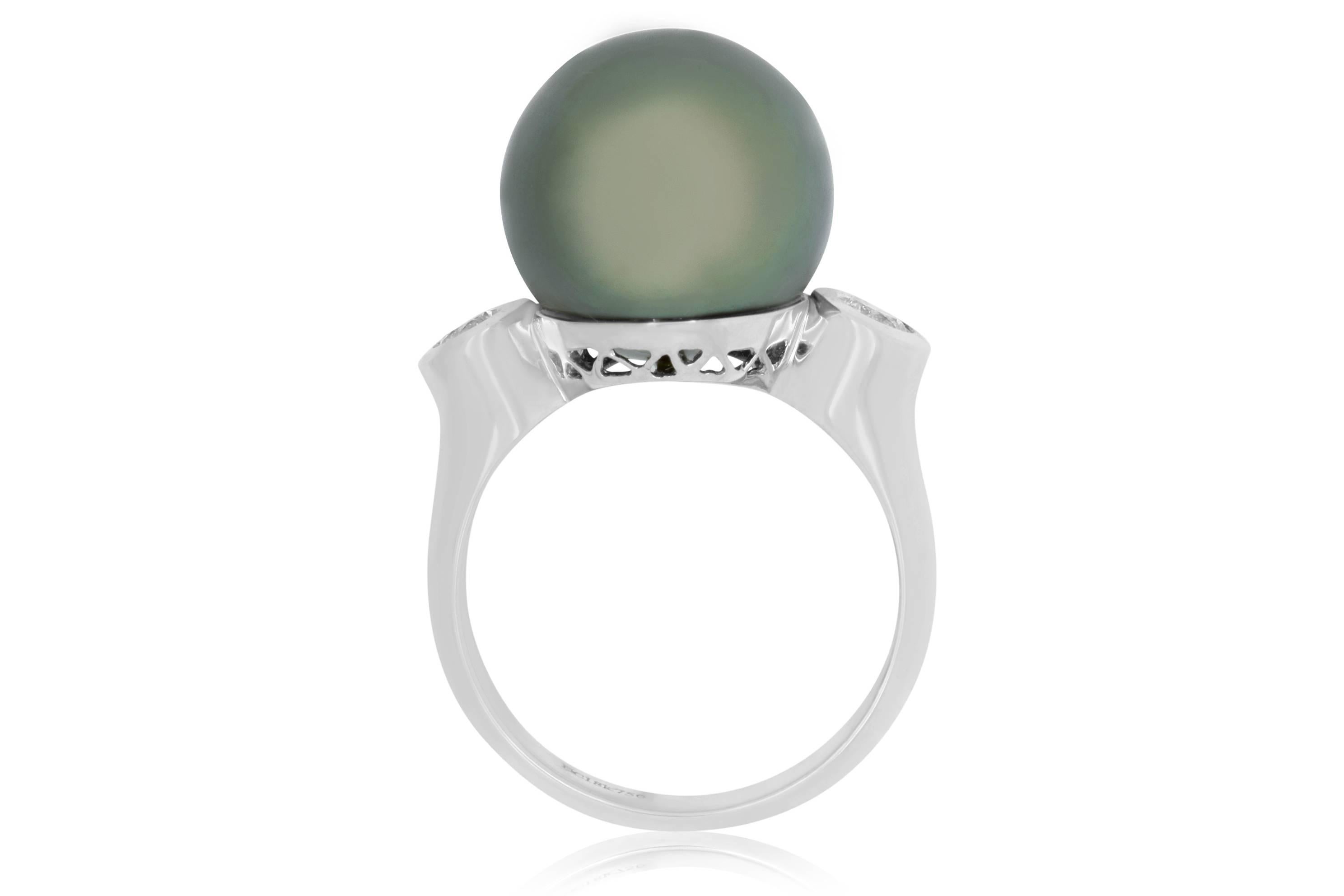 Contemporary 3.26 Carat Tahitian South Sea Pearl and 0.33 White Diamond Ring R100144-2W