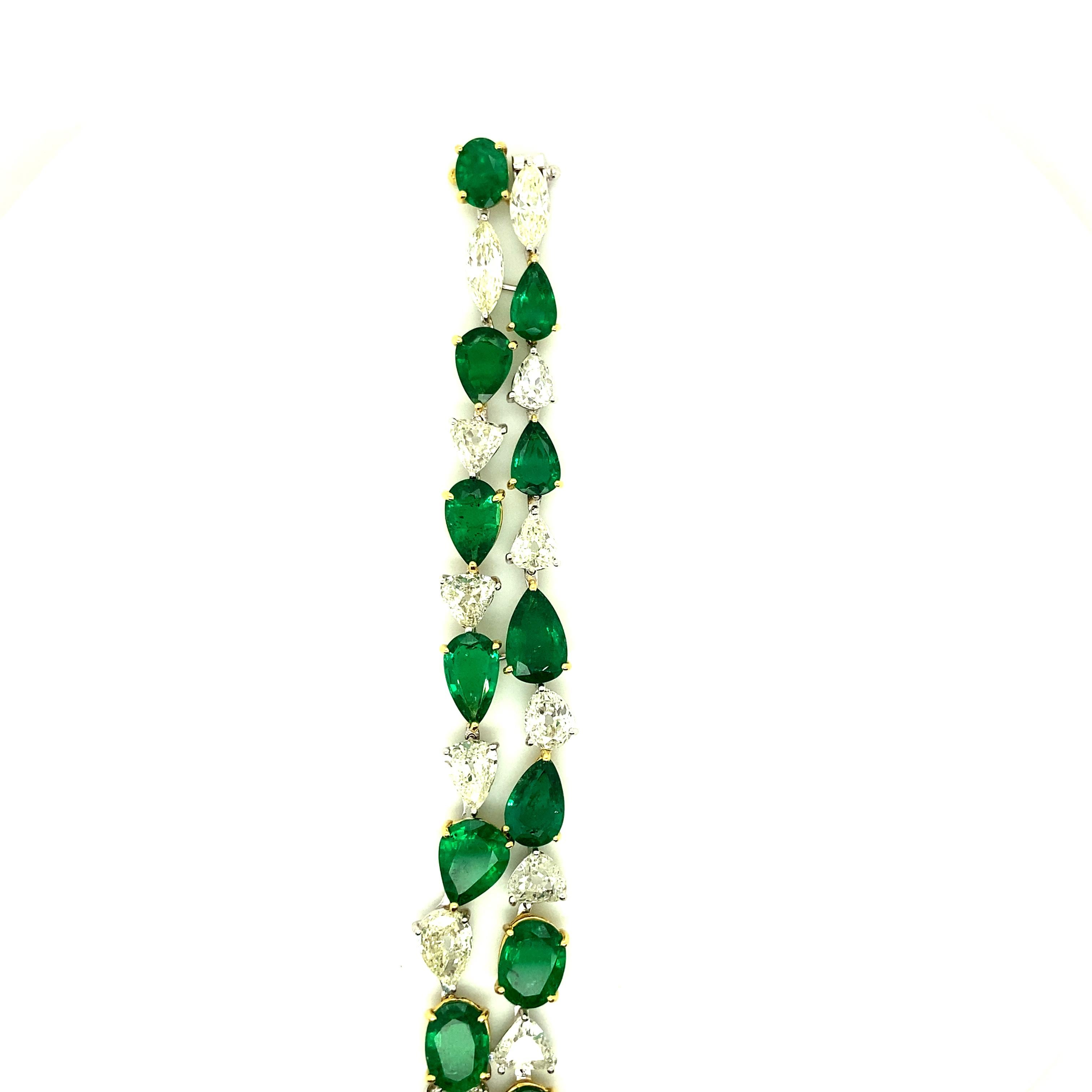 32.62 Carat Emerald and White Old Cut Diamond Gold Bracelet For Sale 5