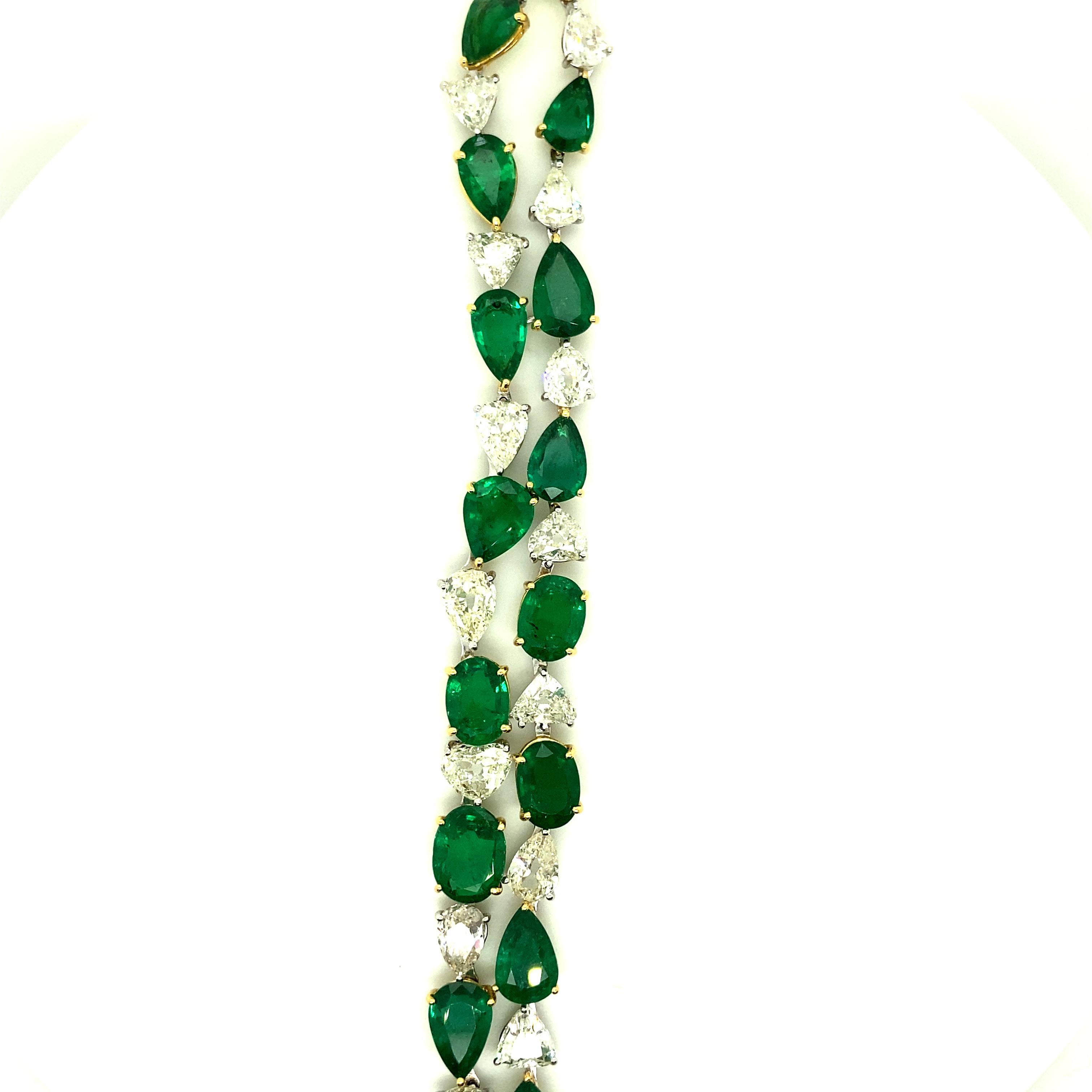 32.62 Carat Emerald and White Old Cut Diamond Gold Bracelet For Sale 6