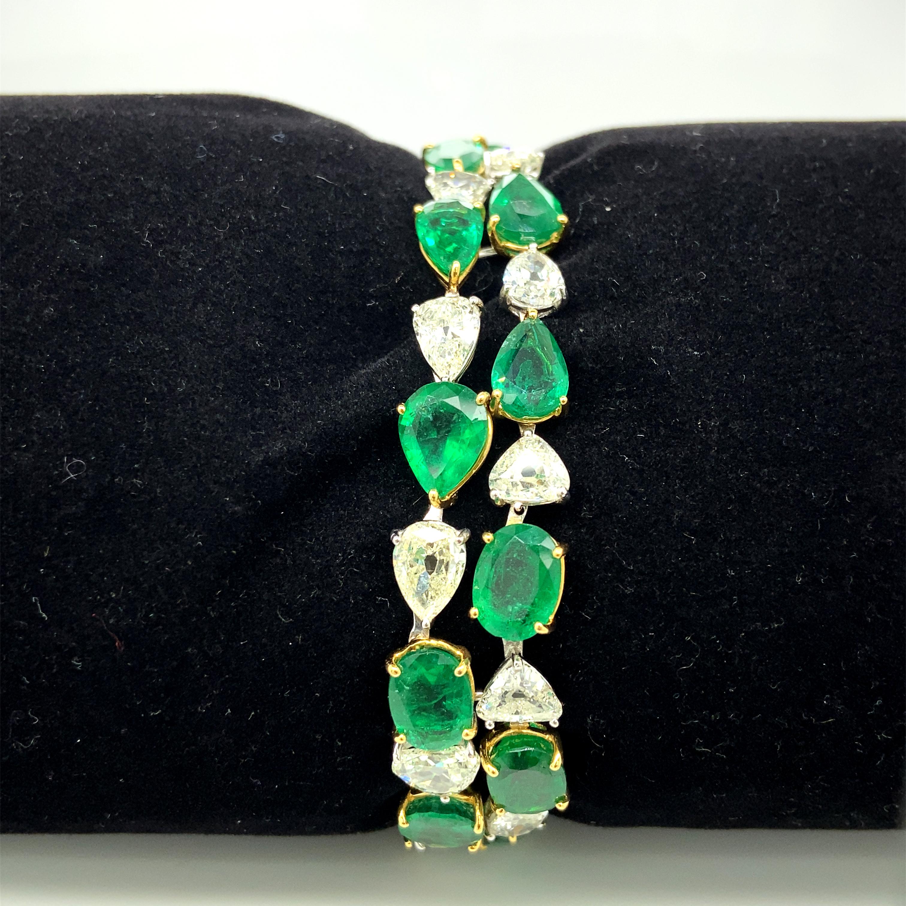 32.62 Carat Emerald and White Old Cut Diamond Gold Bracelet For Sale 8