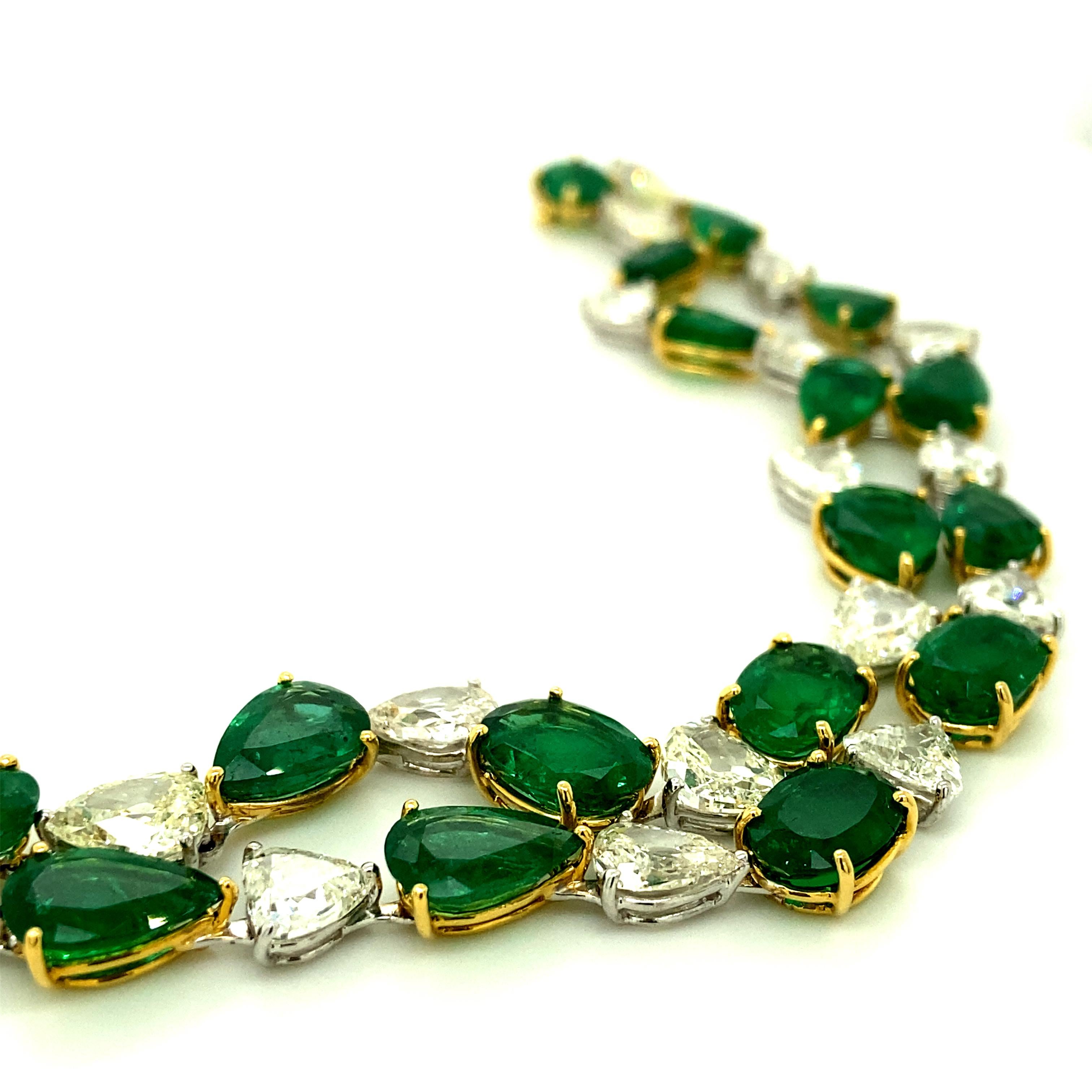 32.62 Carat Emerald and White Old Cut Diamond Gold Bracelet In New Condition For Sale In Hong Kong, HK