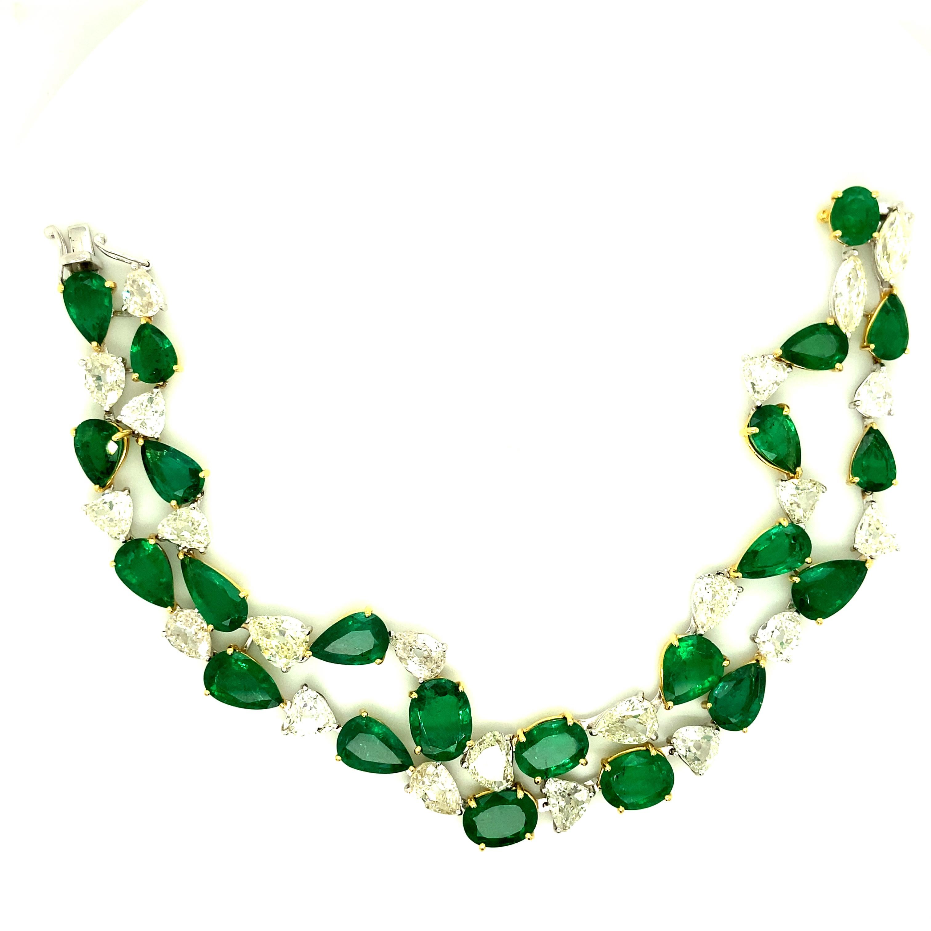 32.62 Carat Emerald and White Old Cut Diamond Gold Bracelet For Sale 1