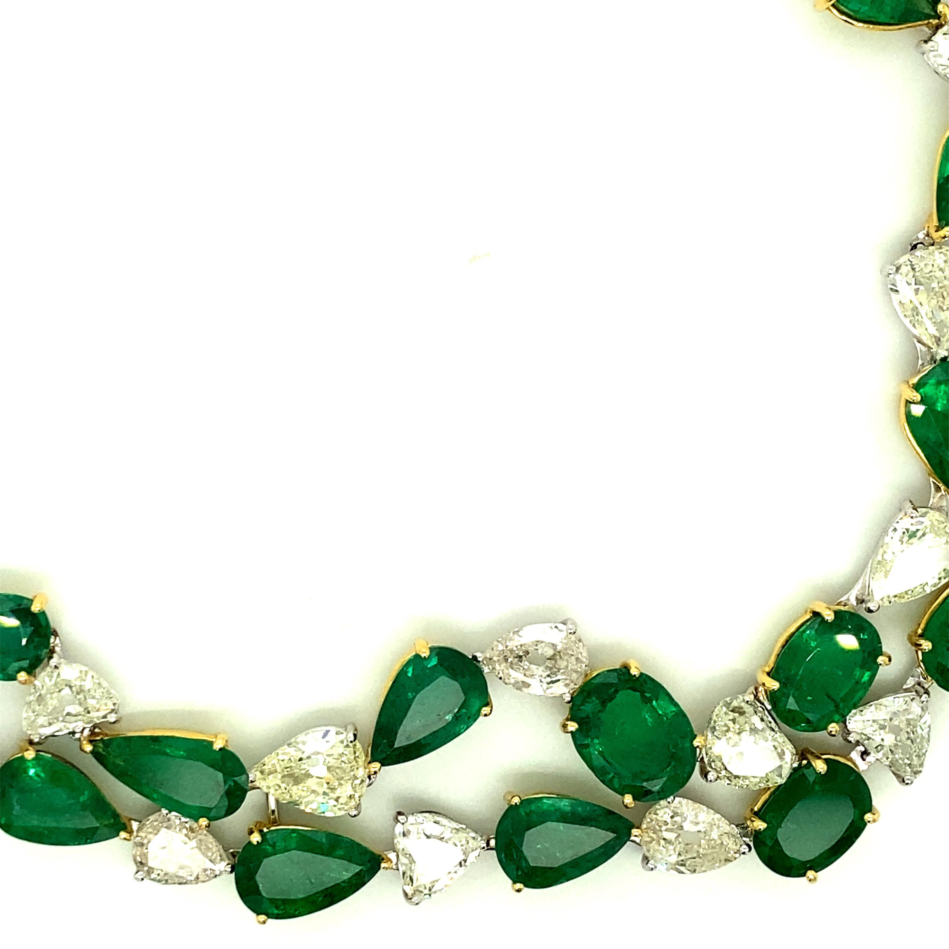 32.62 Carat Emerald and White Old Cut Diamond Gold Bracelet For Sale 2