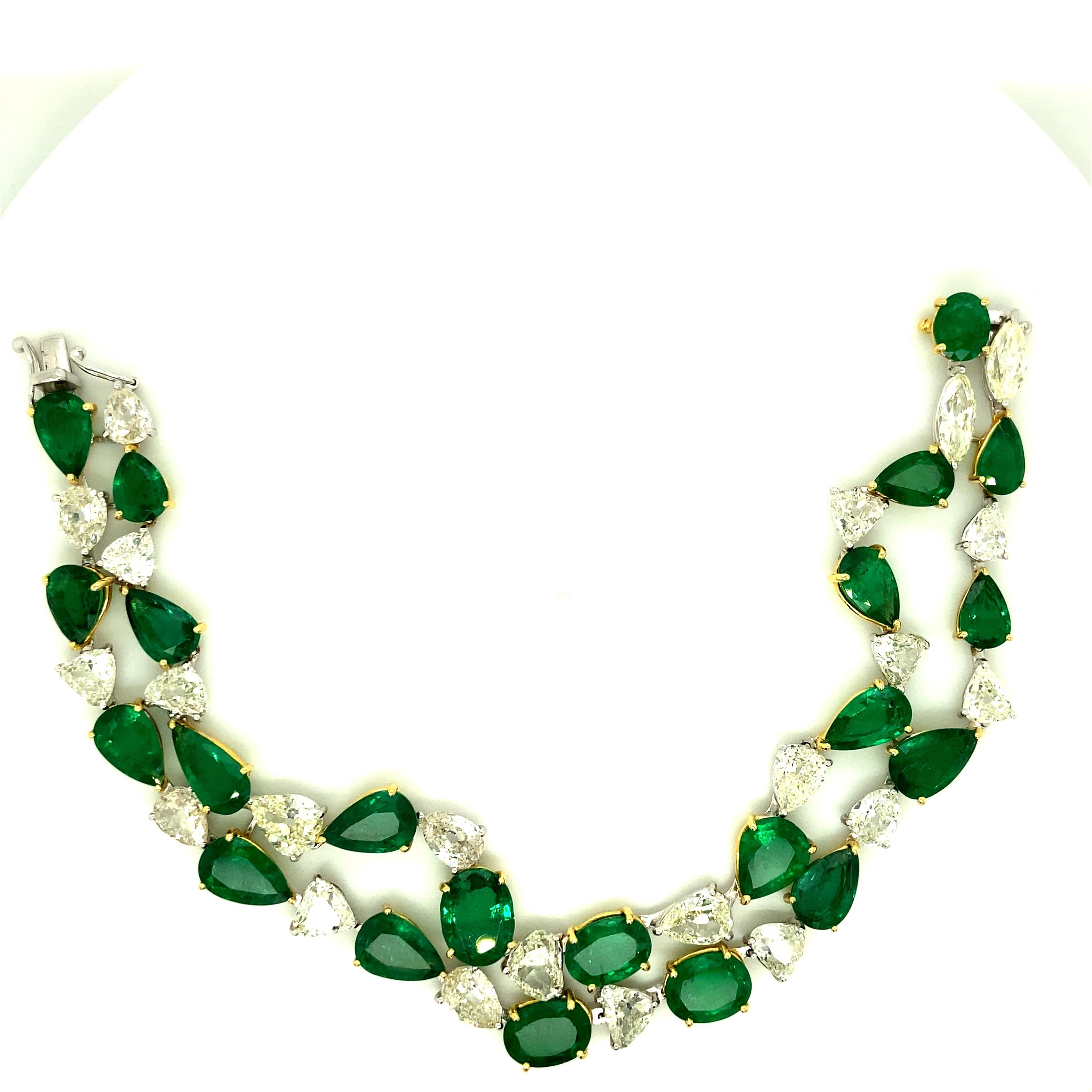 32.62 Carat Emerald and White Old Cut Diamond Gold Bracelet For Sale 3